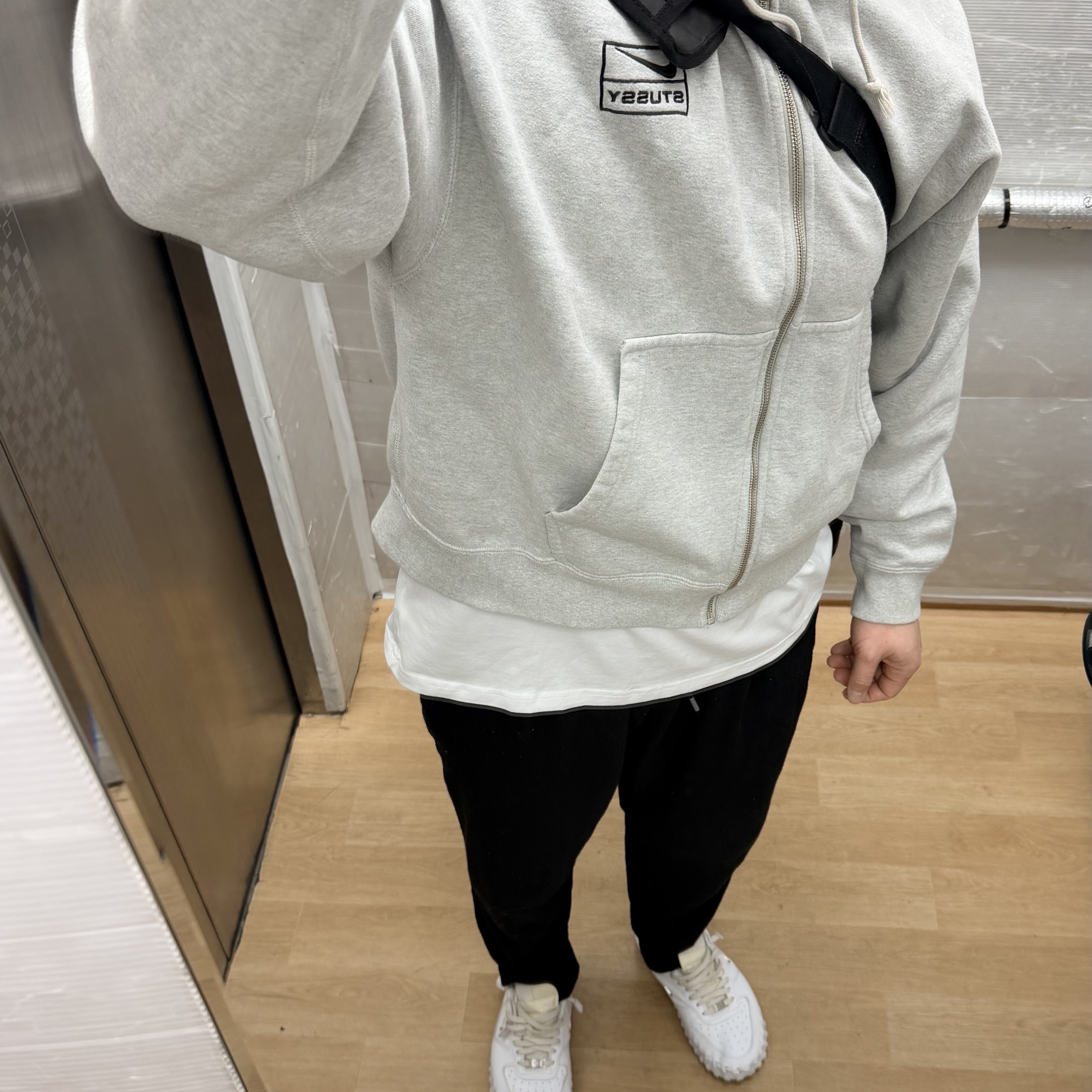 Nike x Jacquemus J Force 1 Low LX SP White, Nike x Stussy Full Zip Fleece Hoodie Grey Heather (FJ9181-050) 착용 스타일