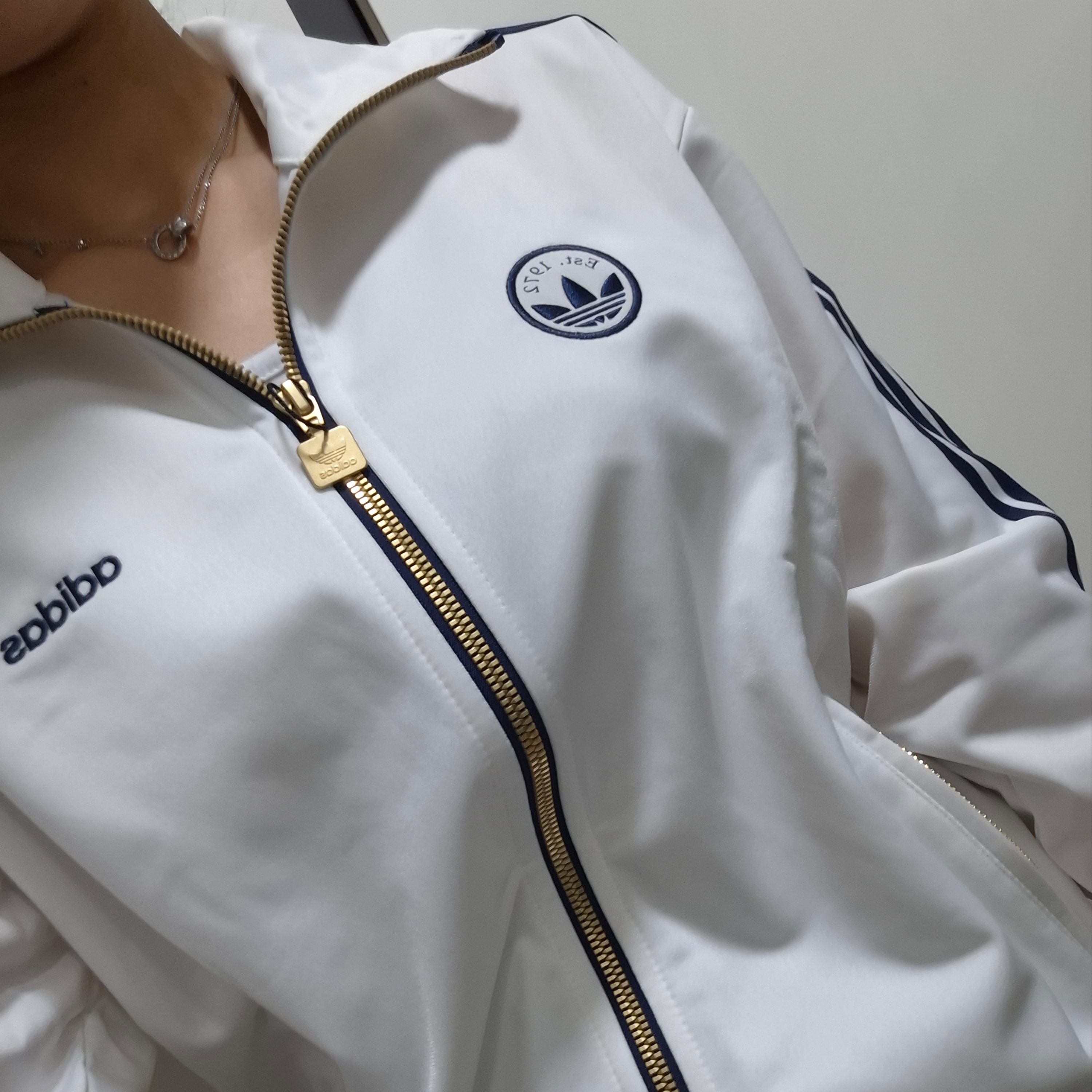 (W) Adidas Firebird Badge Track Top Cloud White - KR Sizing 착용 스타일 - 2
