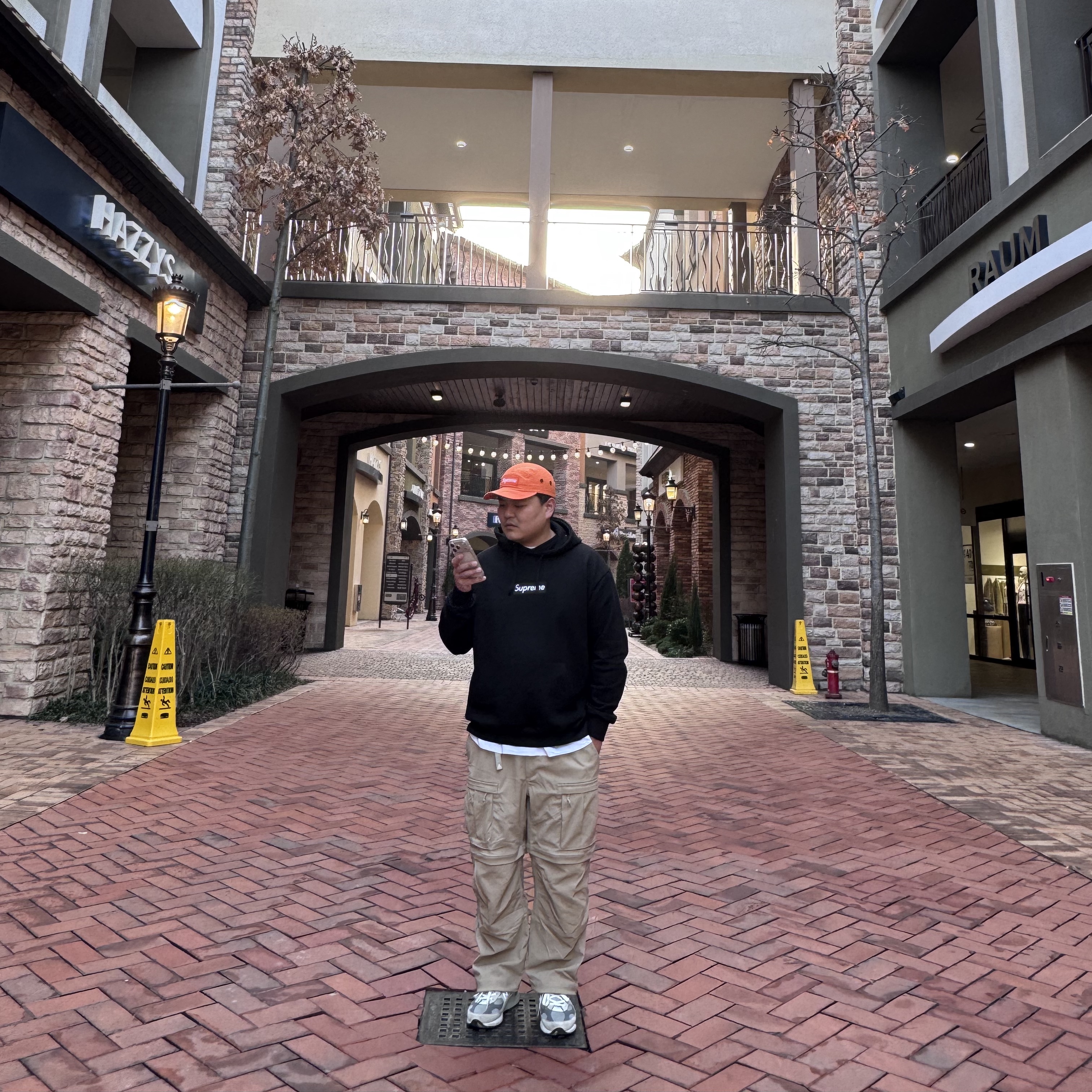Nike ACG Smith Summit Cargo Pants Khaki Iron Ore - Asia, Supreme Military Camp Cap Orange - 24FW 착용 스타일