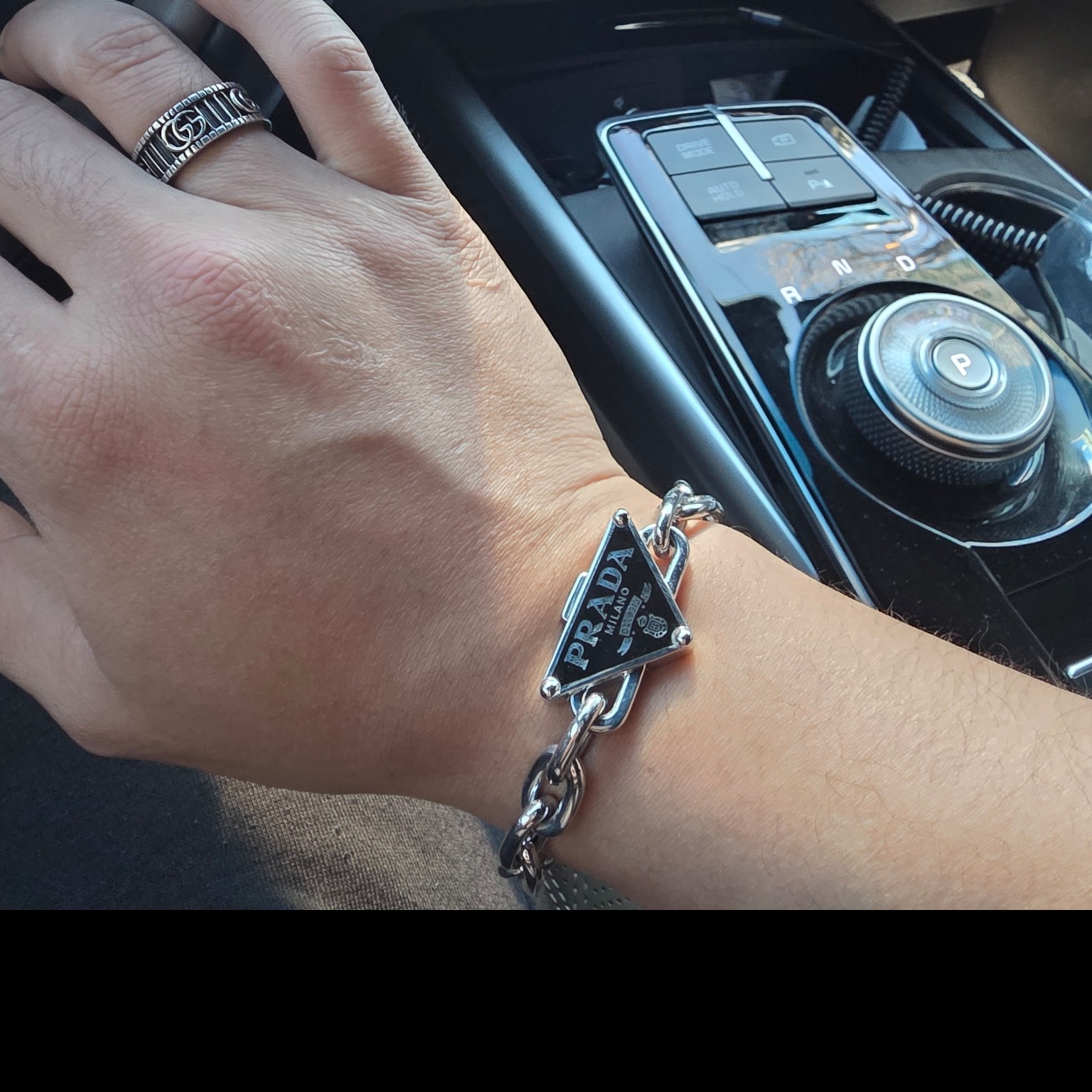 Prada Silver Chain Bracelet Silver 착용 스타일