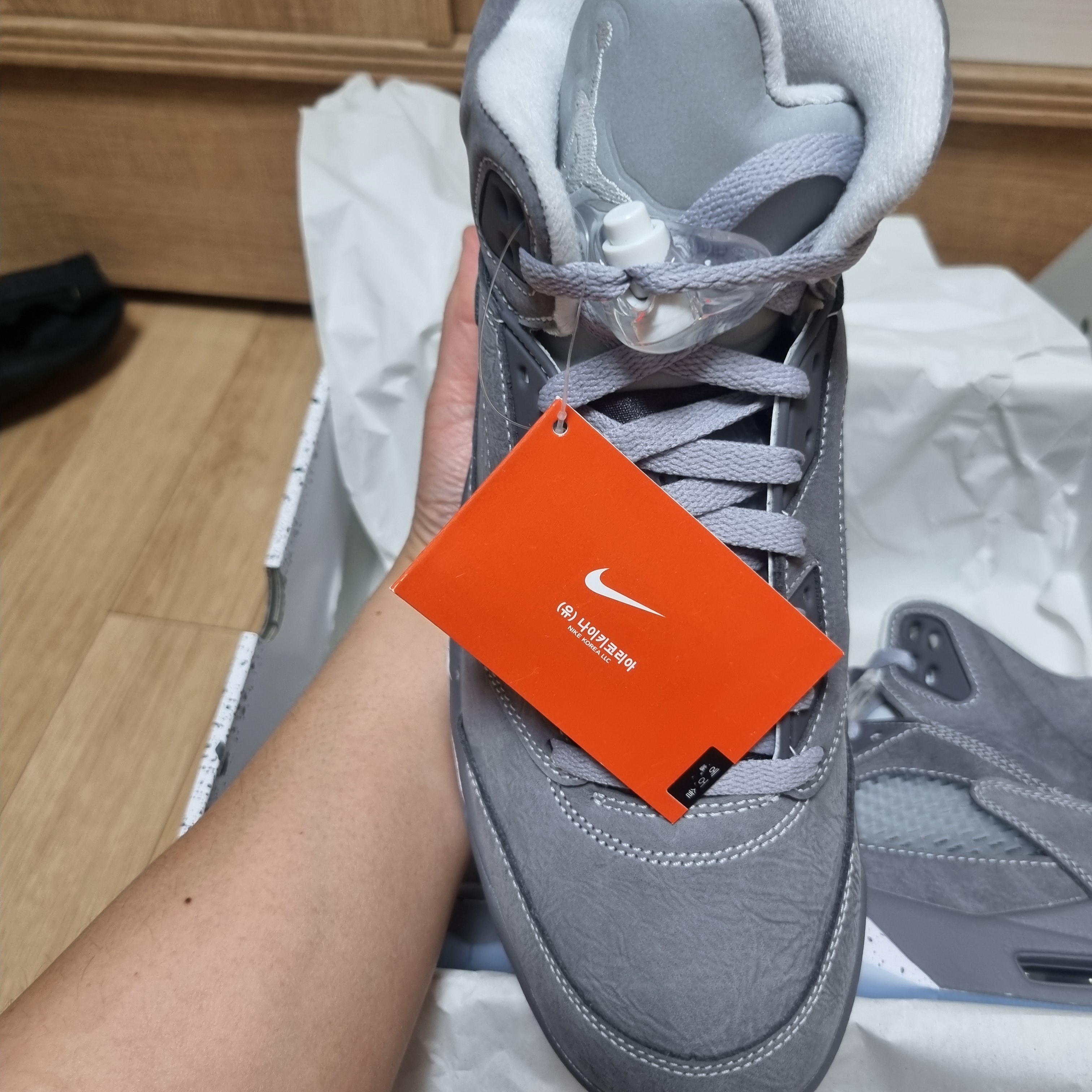 Jordan 5 Retro Light Graphite and Wolf Grey 착용 스타일 - 2