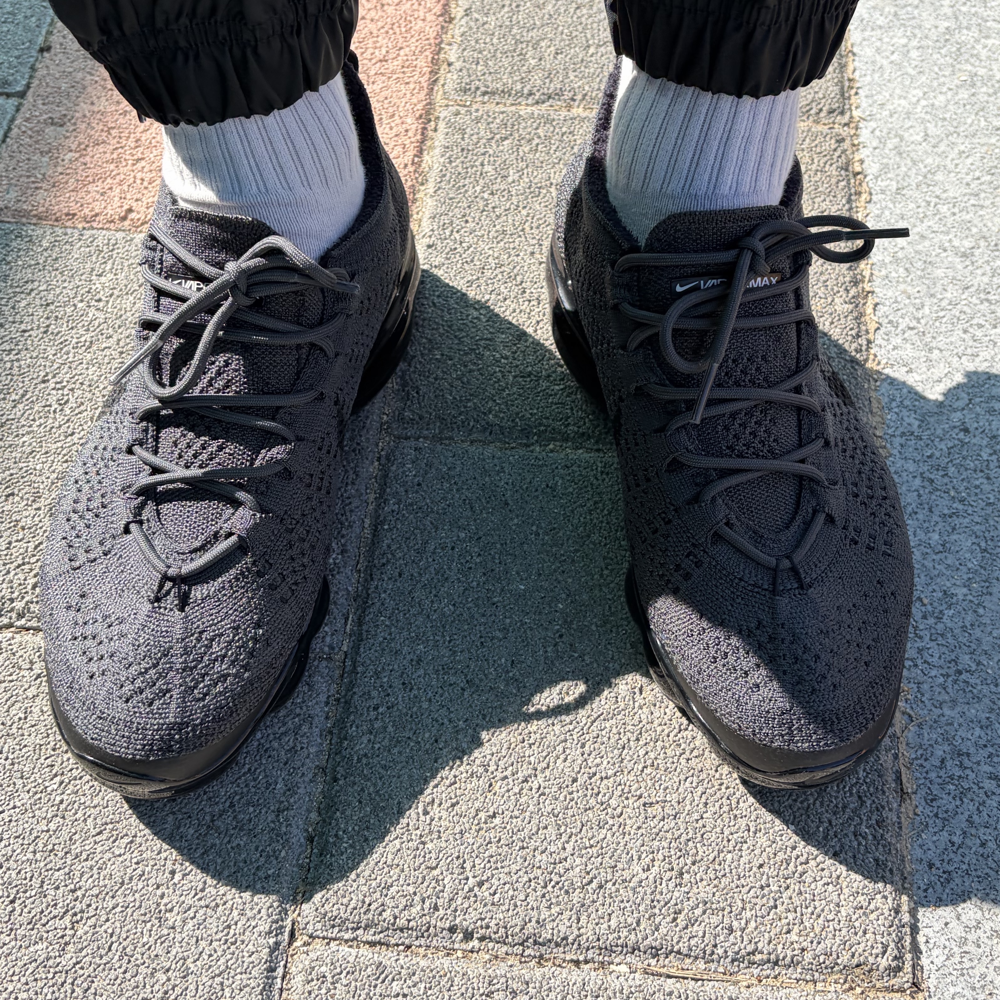 Nike Air Vapormax 2023 Flyknit Anthracite Black 착용 스타일 - 3