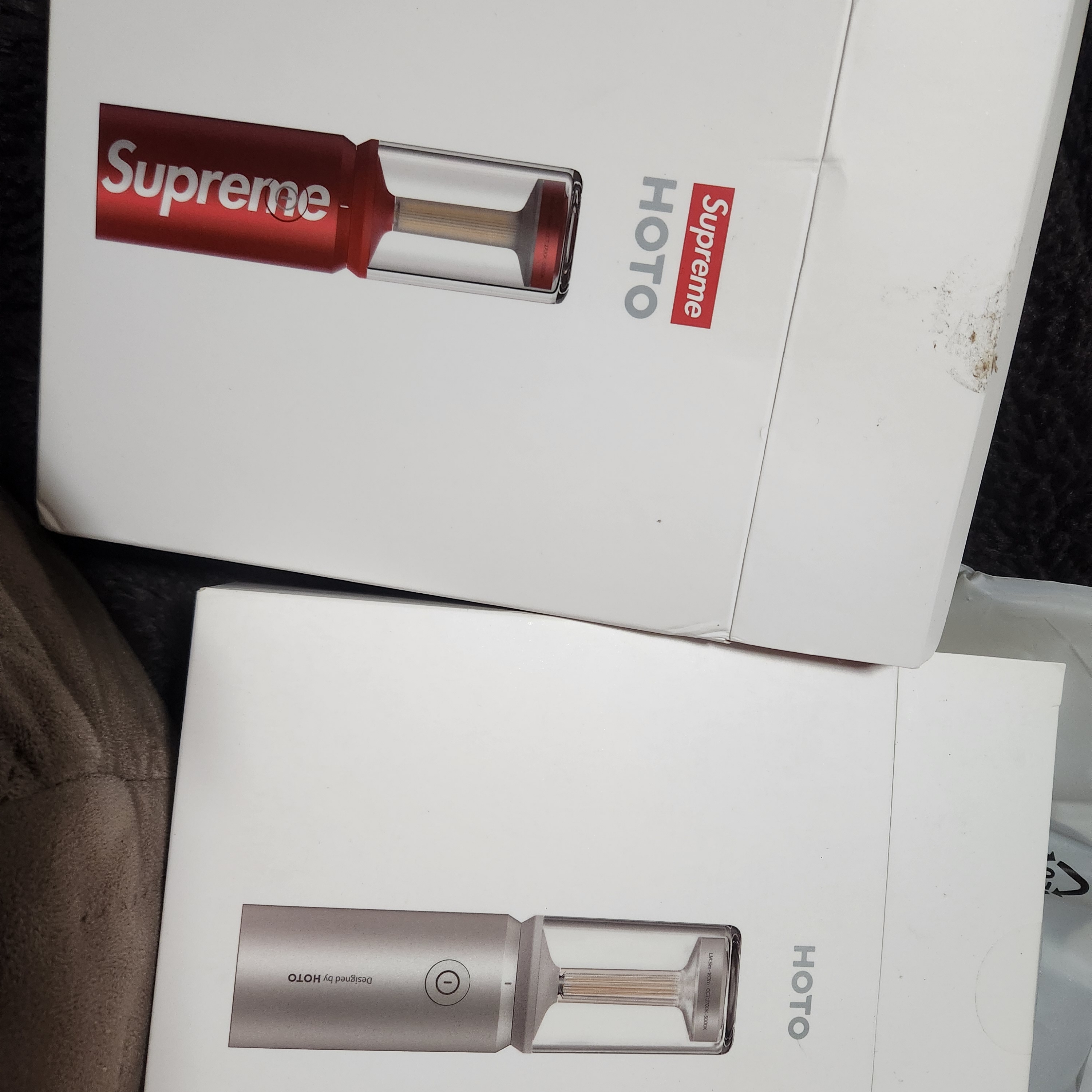 Supreme Backpack Black - 26SS, Stanley x Supreme 20 oz. Vacuum Insulated Bottle Red - 19FW 착용 스타일 - 2