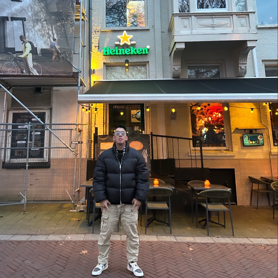 Jordan 1 x Travis Scott Retro Low OG SP Sail and Ridgerock, Supreme Stick T-Shirt Black - 25FW 착용 스타일