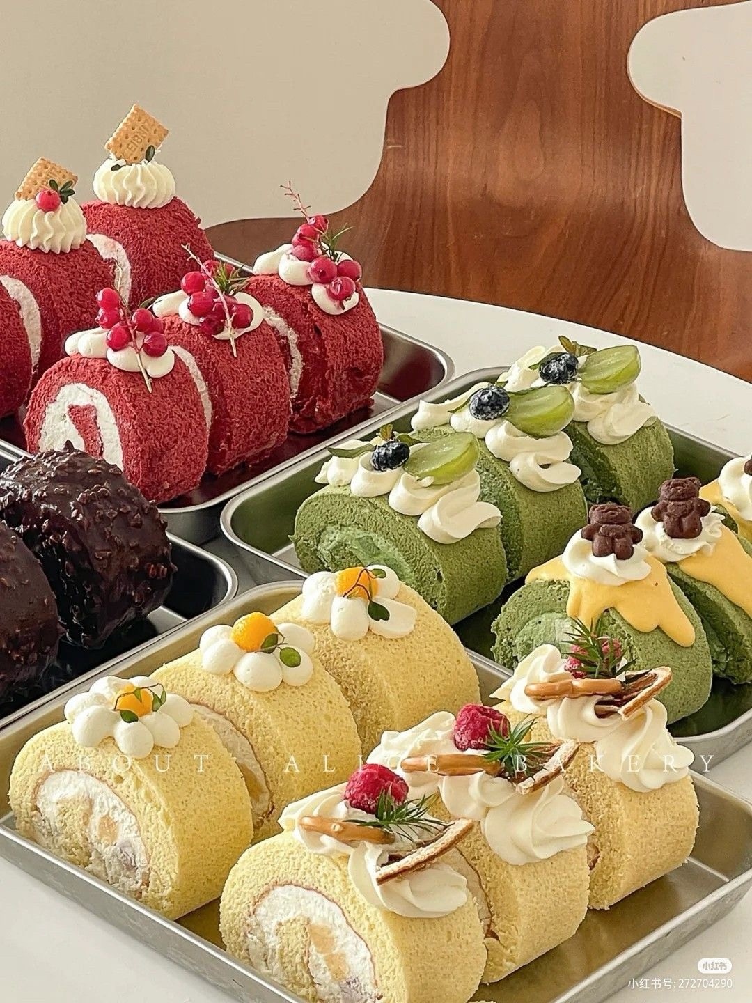 [KREAM 단독] tongtonge Dubai Style Chocolate Roll Cake 착용 스타일 - 4