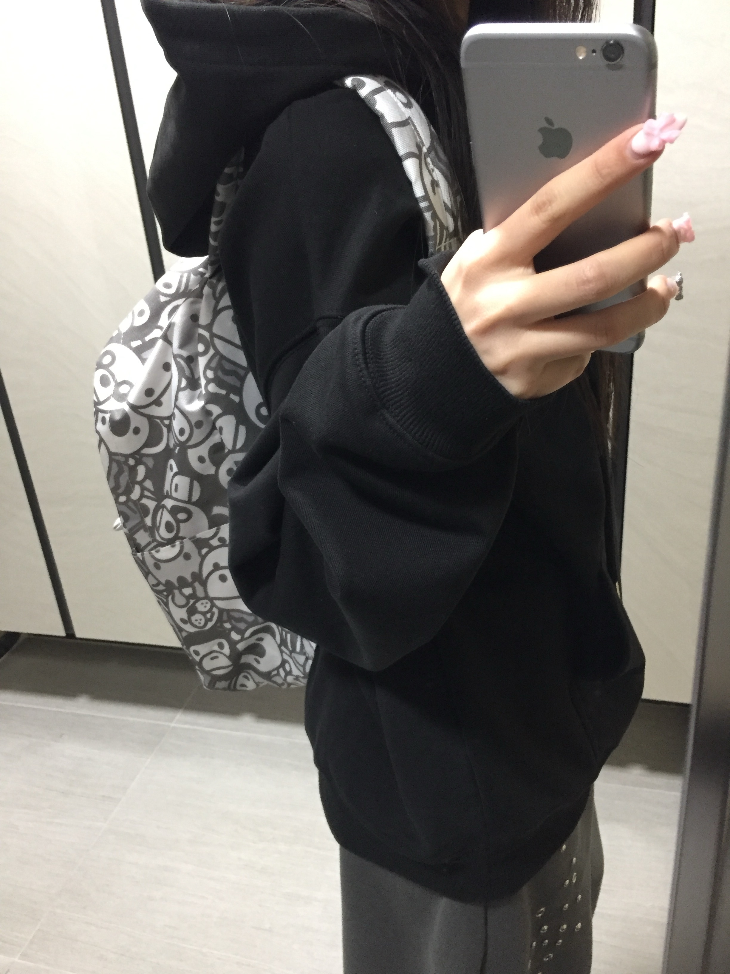 BAPE Baby Milo Mini Backpack White Multi 착용 스타일
