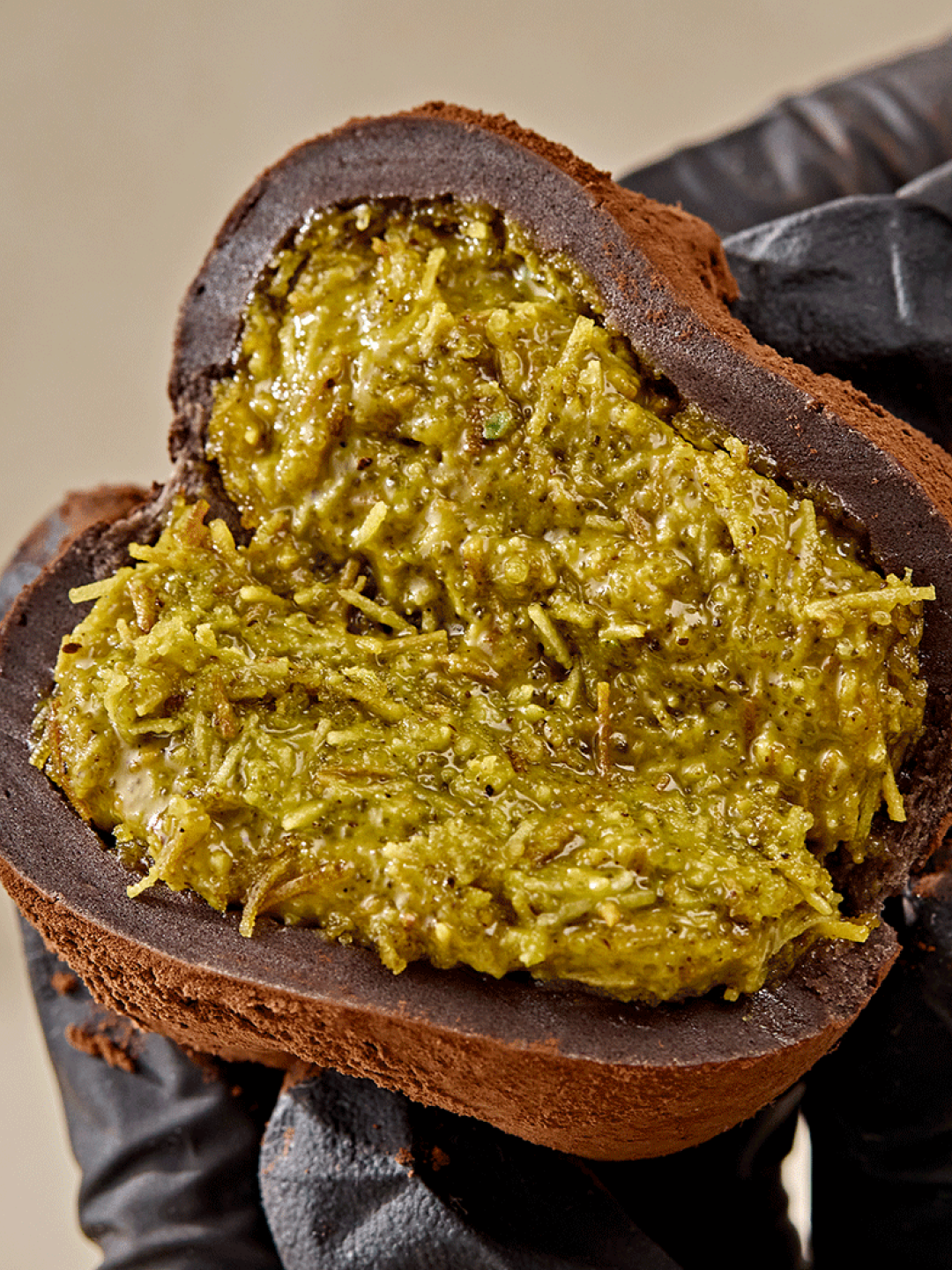 [KREAM 단독] tongtonge Dubai Style Chocolate Roll Cake, [KREAM 단독] Dopamin Dessert Fresh Fruit Dubai Pistachio Chewy Cookie Set 착용 스타일 - 2