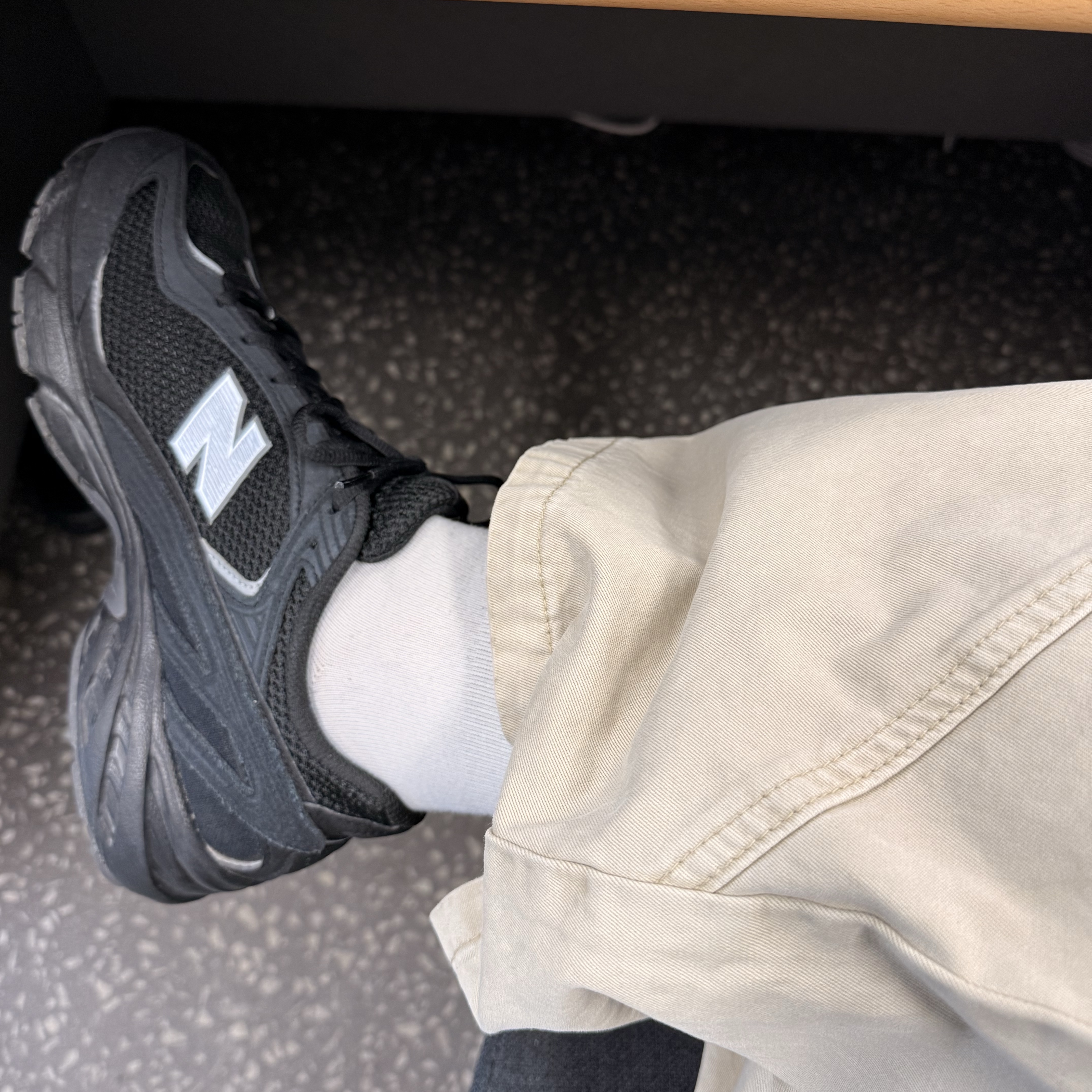 New Balance 509 Black 착용 스타일