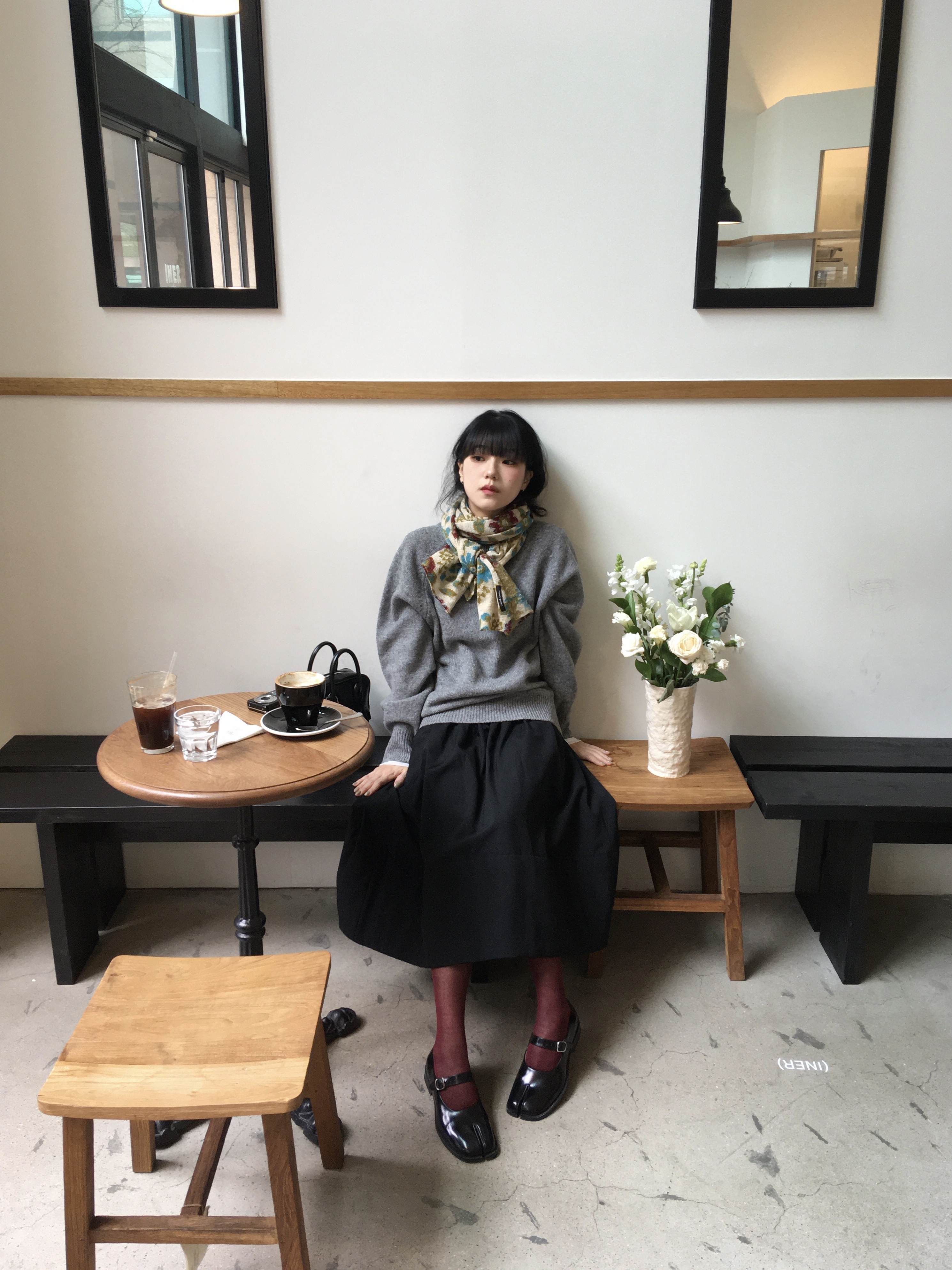 Knitted Shaggy Dog Wool 100% Round Knit Grey 착용 스타일 - 3