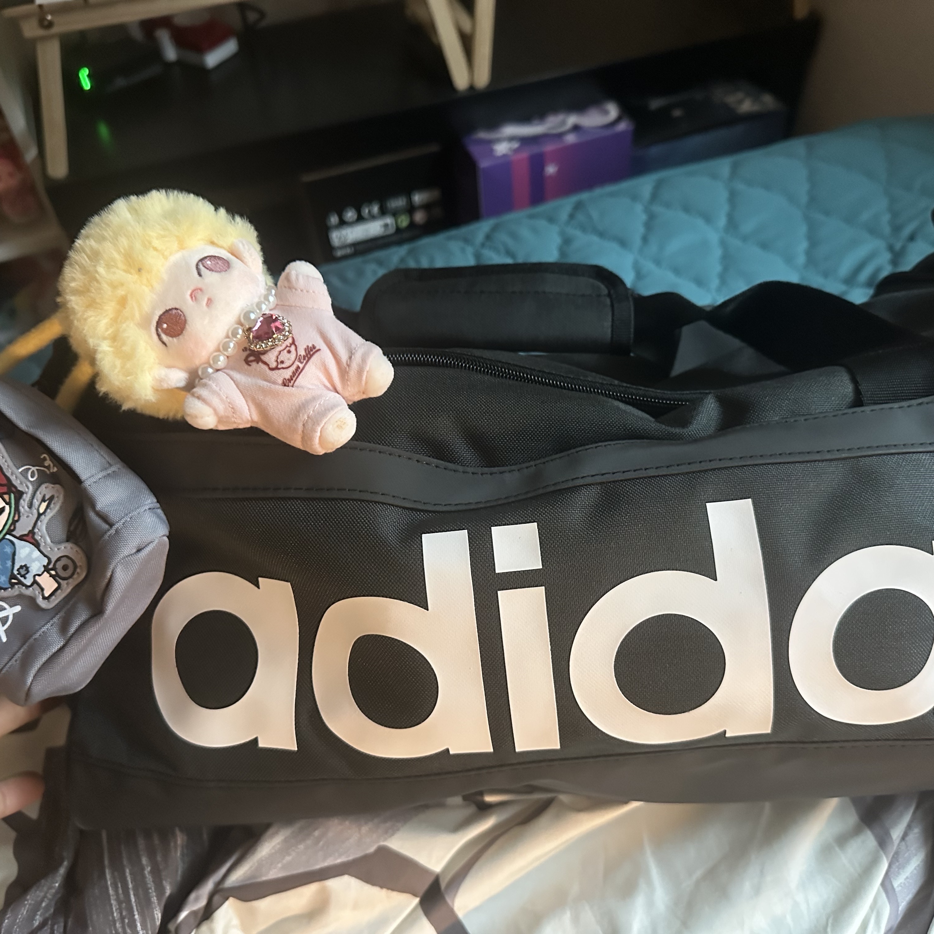Adidas Essentials Duffle Bag Black, Pop Mart Dimoo Crush On Coffee Series Soft Faced Plush Keychain Sealed Case (6 Blind Boxes) 착용 스타일 - 1