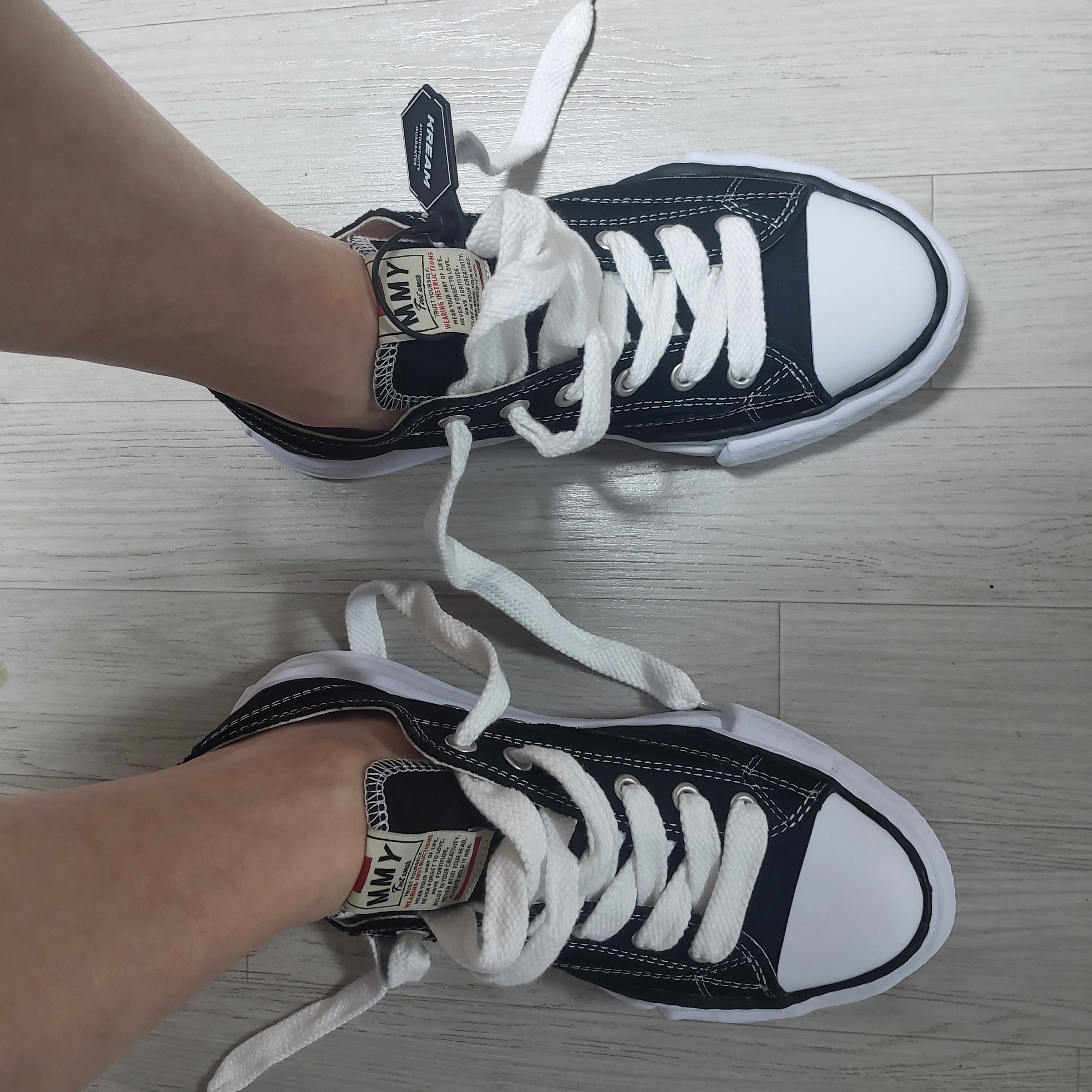 Maison Mihara Yasuhiro Peterson OG Sole Canvas Low Sneakers Black 착용 스타일