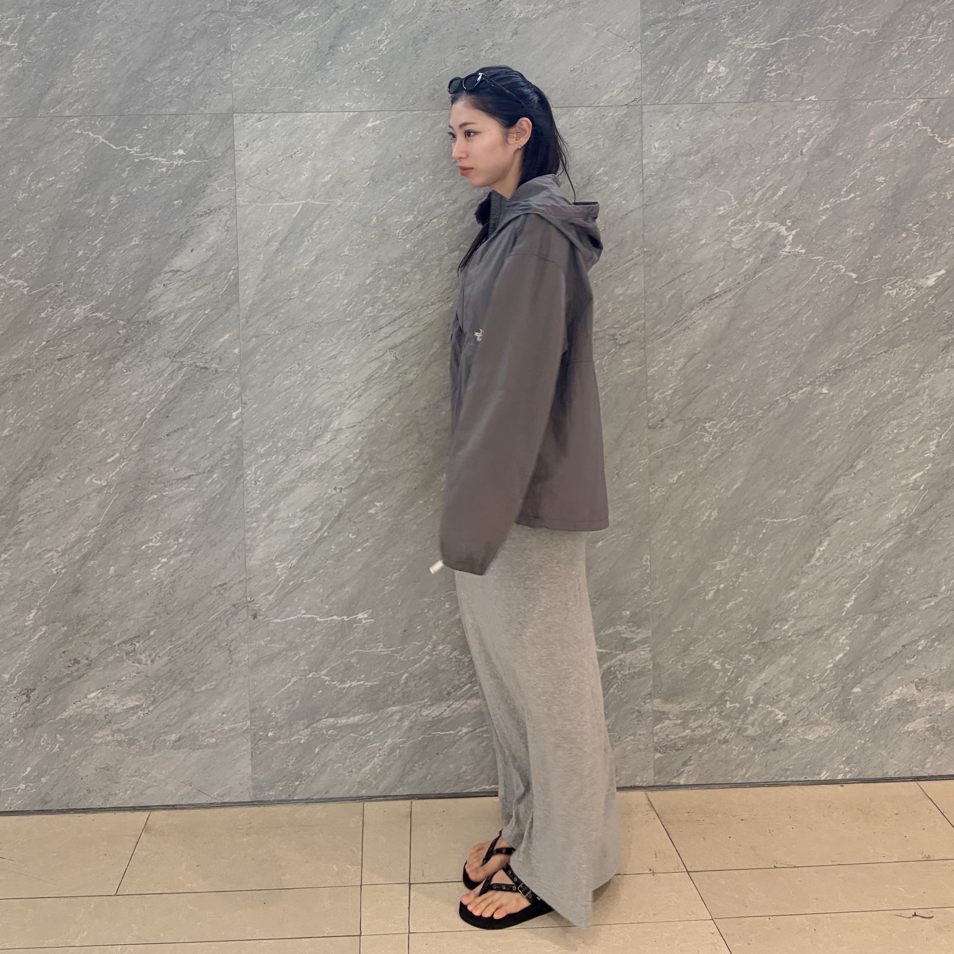 (W) Matin Kim Buckle Eyelet Sandal Silver 착용 스타일 - 2