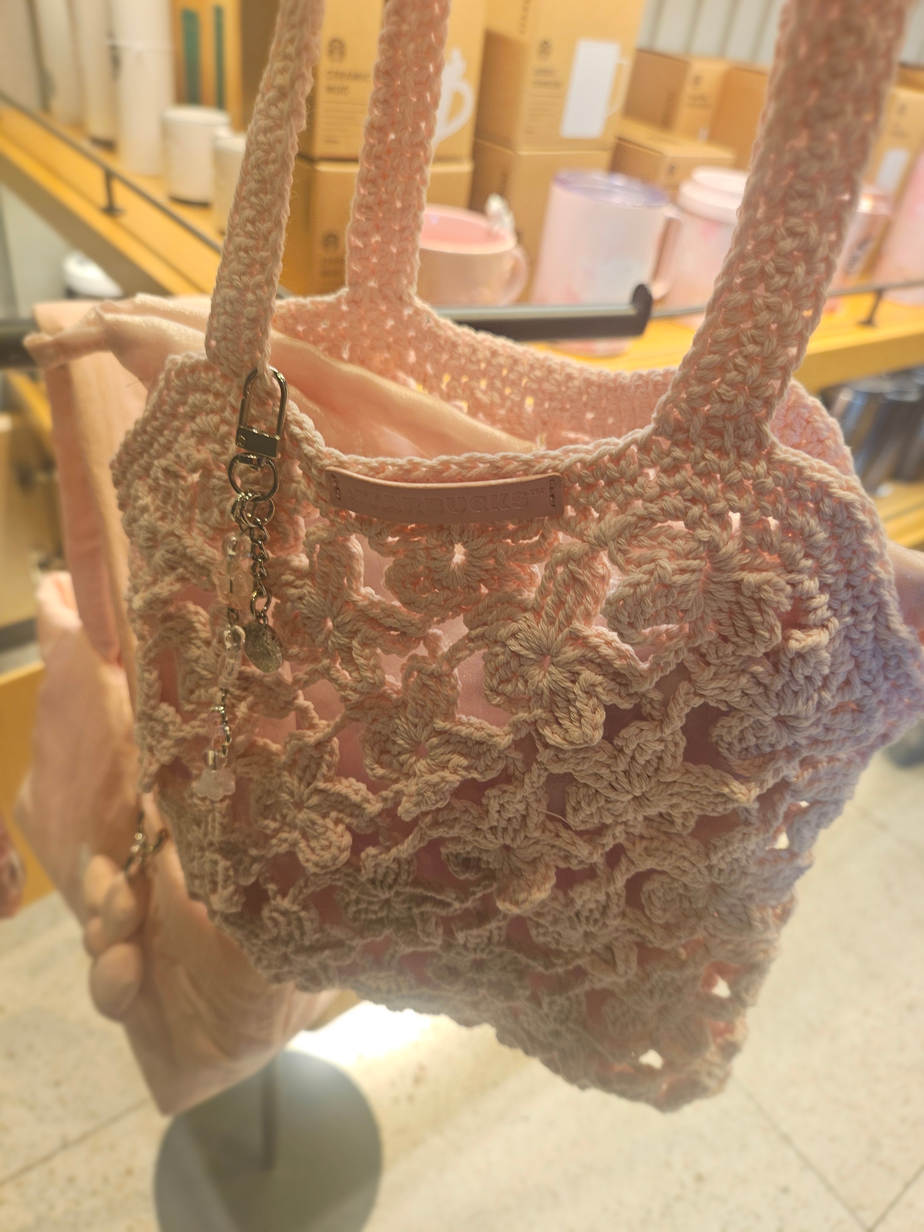 Starbucks SS Love Bani Kona Tumbler 237ml, Starbucks Blossom Flower Knit Bag Pink 착용 스타일 - 4