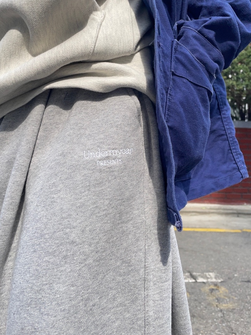 Undermycar Mu.161 Classic Logo Regular Fit Sweatpants Melange Gray, New Balance 992 Made in USA Grey - D Standard 착용 스타일 - 2