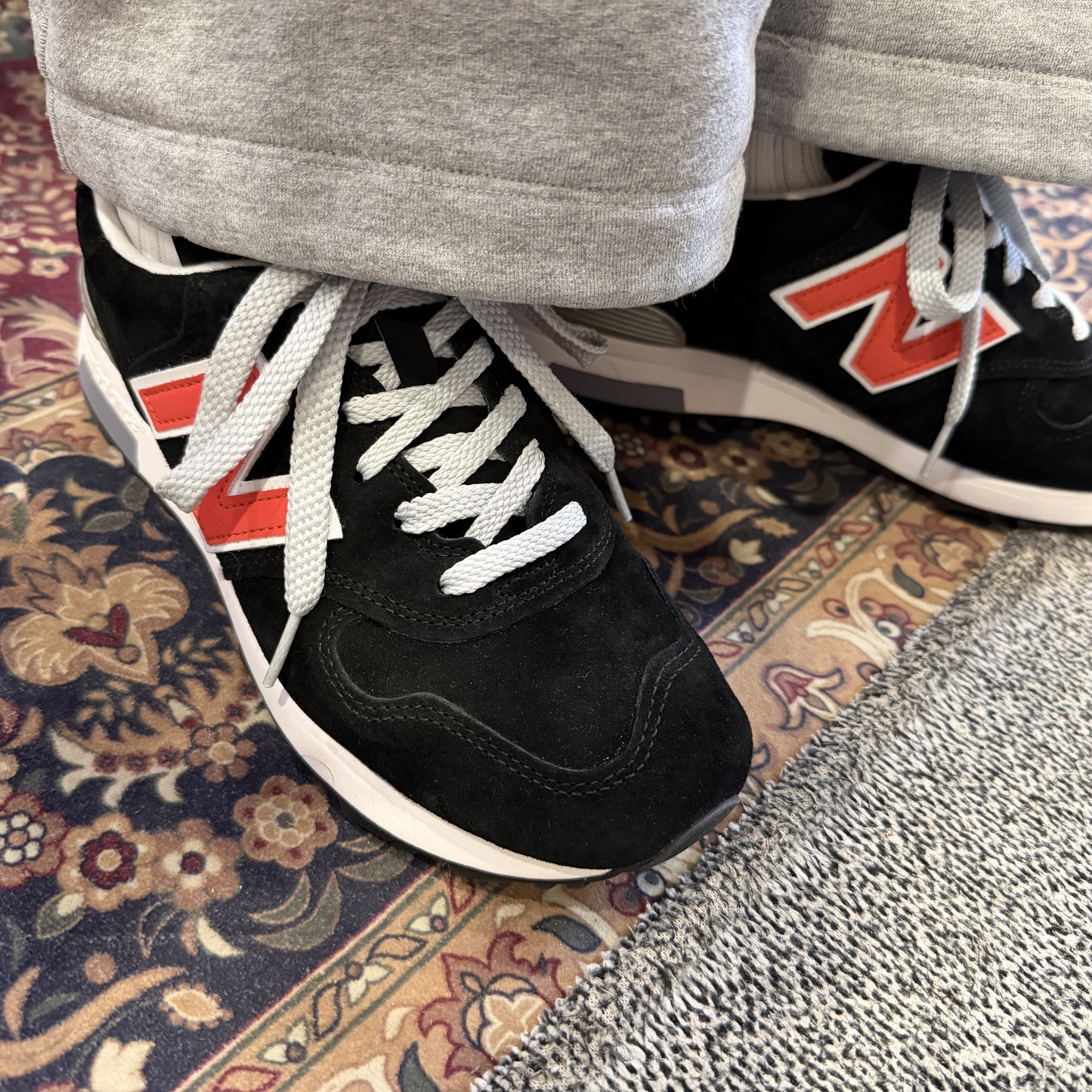 New Balance x J.Crew 1400 Made in USA Black Orange 착용 스타일