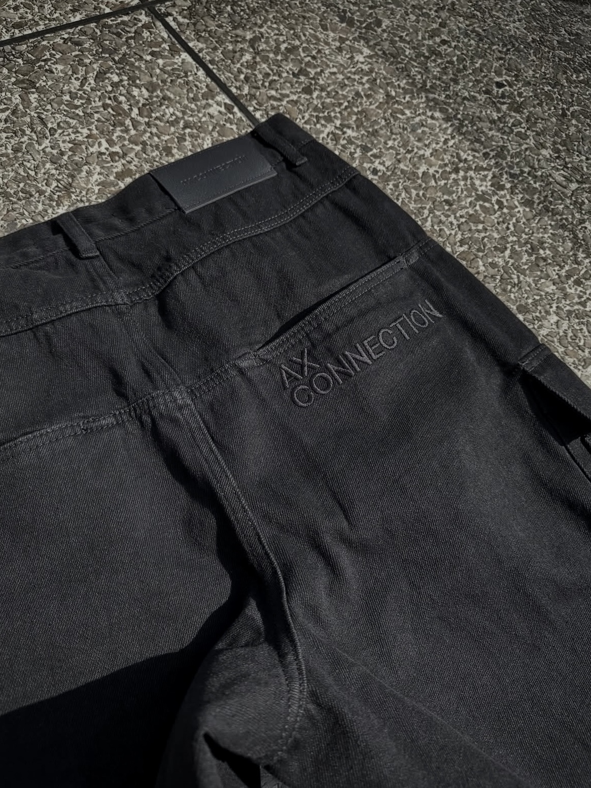 AX CONNECTION Tactical Cargo Washed Wide Denim Pants 착용 스타일 - 3