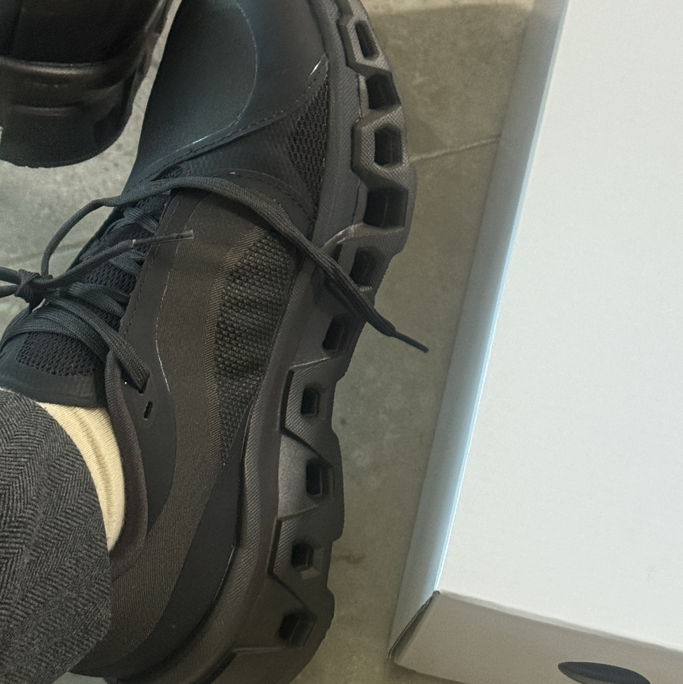 (W) On Running x Post Archive Faction (Paf) Cloudmonster 2 Thorn Brown 착용 스타일 - 3