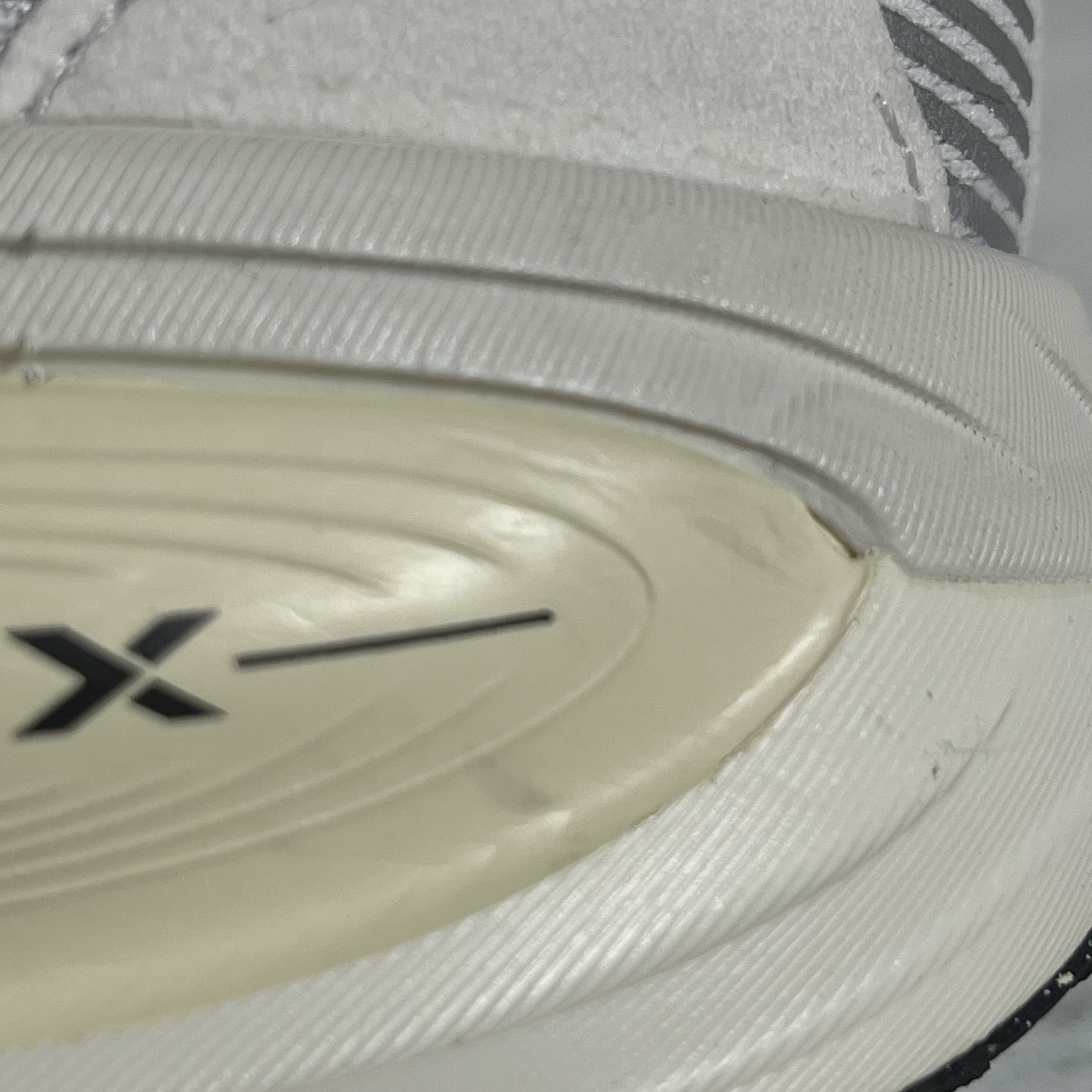 Nike Vomero 18 Summit White Coconut Milk 착용 스타일 - 2