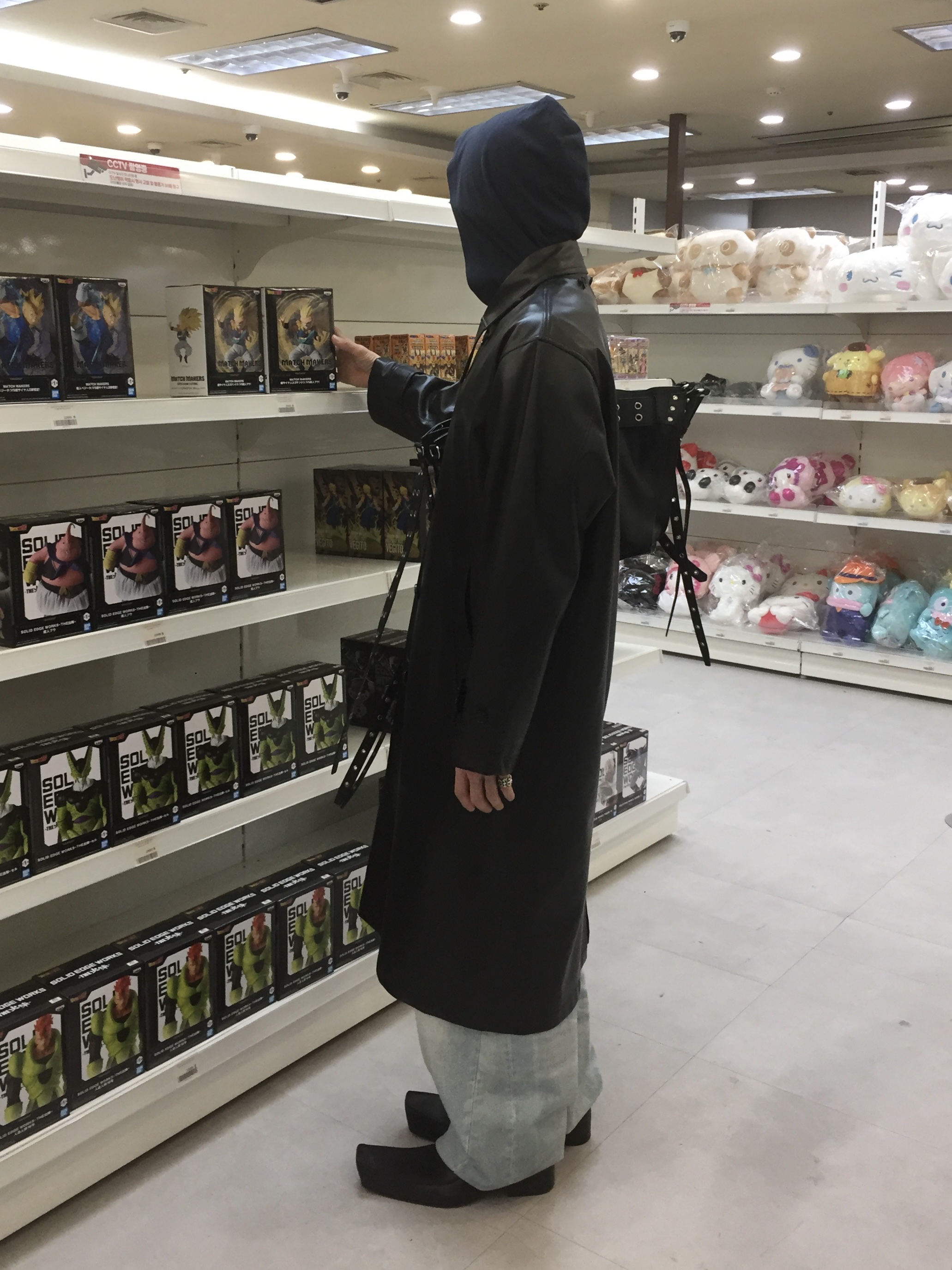 Balenciaga Romeo Mule Black, Chrome Hearts Fleur Leather Patch Cashmere Beanie Black 착용 스타일 - 2