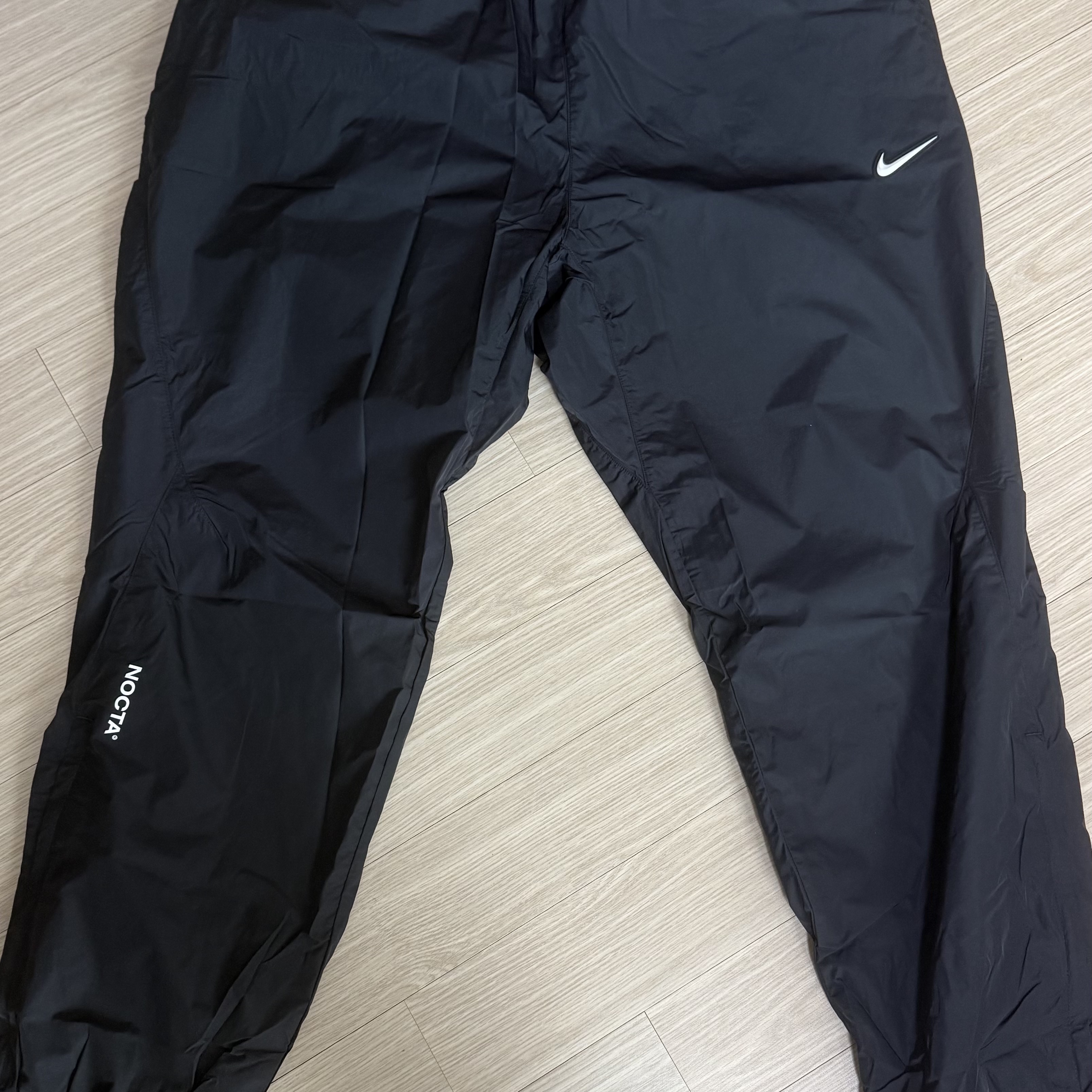 Nike x Drake Nocta Woven Track Pants Black (FN7668-010) 착용 스타일 - 1