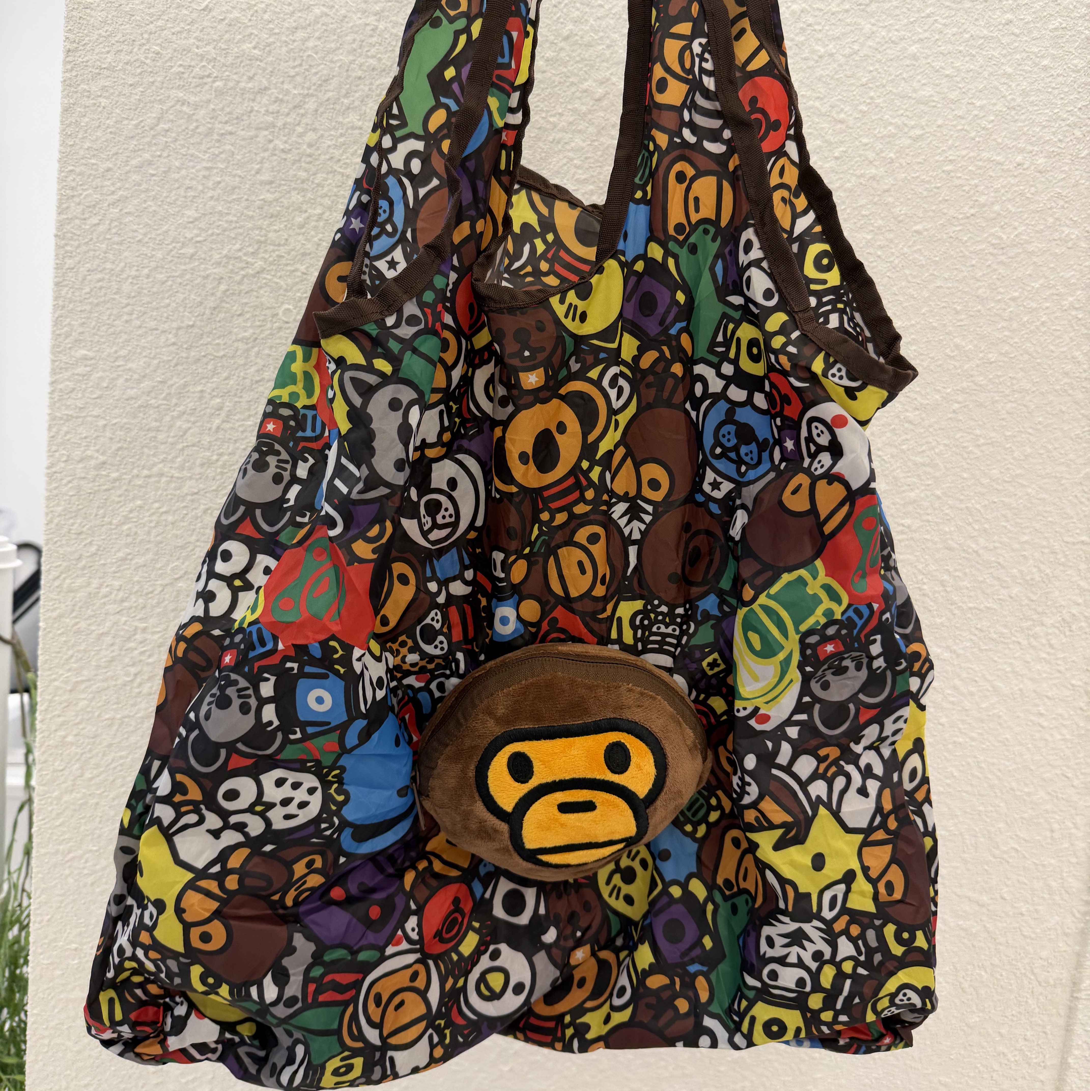 Starbucks x BAPE Baby Milo Foldable Bag 착용 스타일 - 2