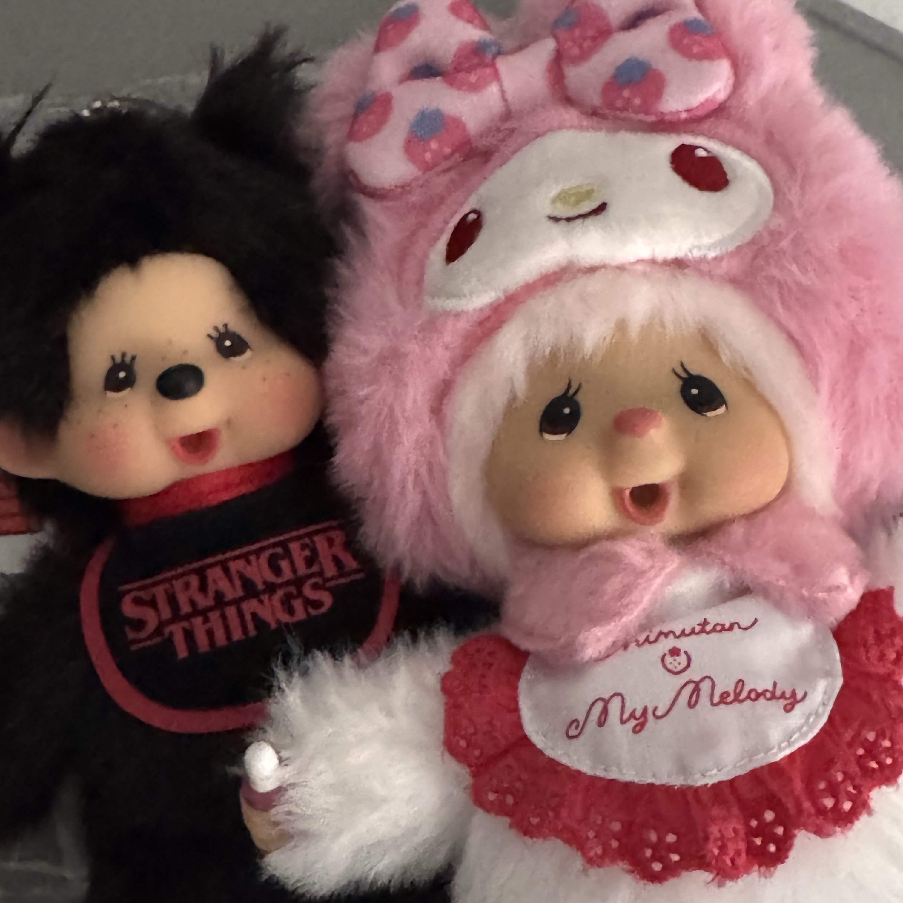 Monchhichi x Strange Things Key Chain Black Red, Monchhichi x Sanrio Characters My Melody Chimutan Keychain 착용 스타일