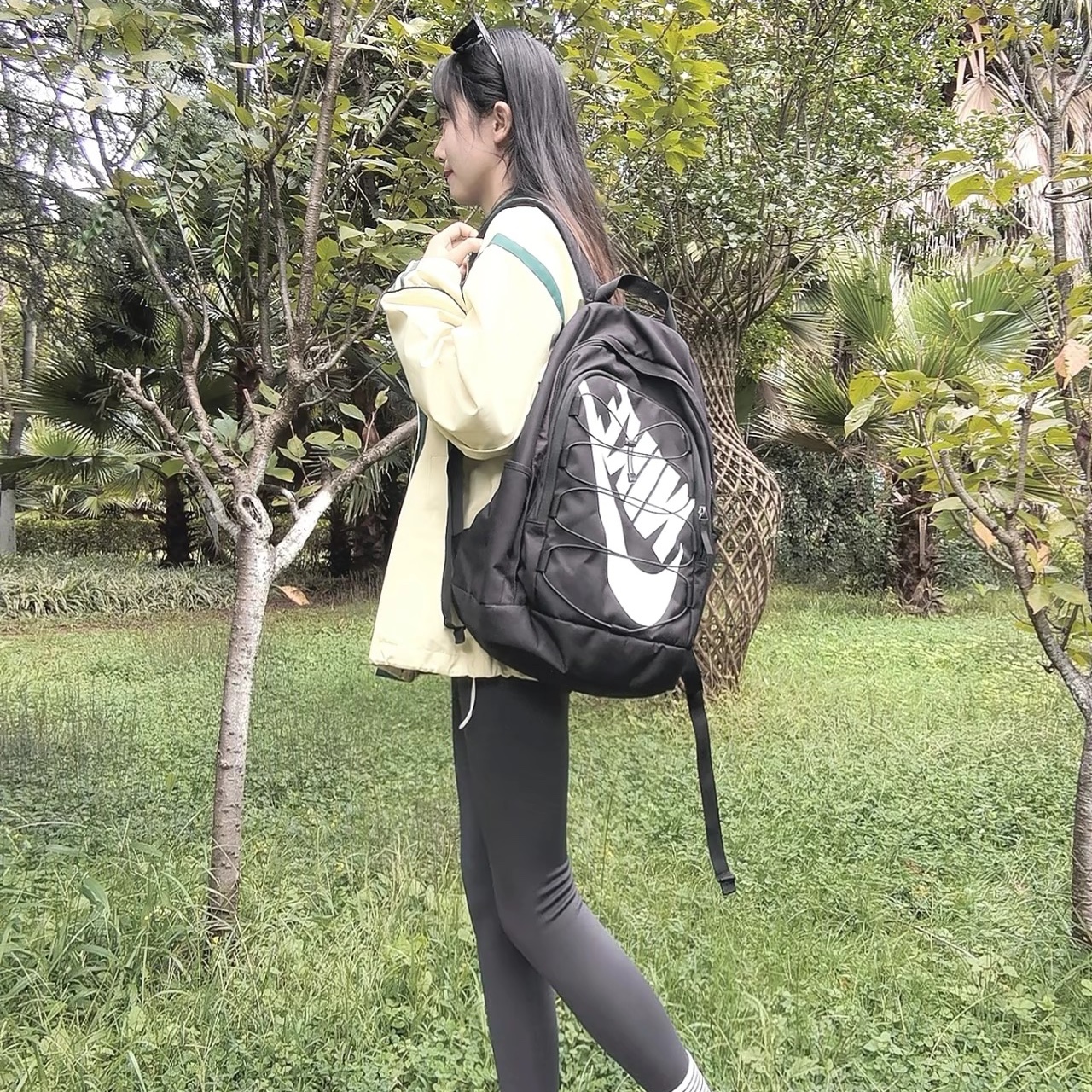 Nike Hayward Backpack 26L Black 착용 스타일 - 3
