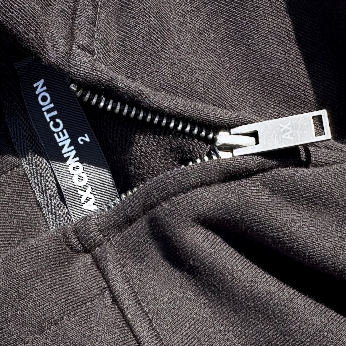 AX CONNECTION Logo Sweat Hoodie Zip-up 착용 스타일