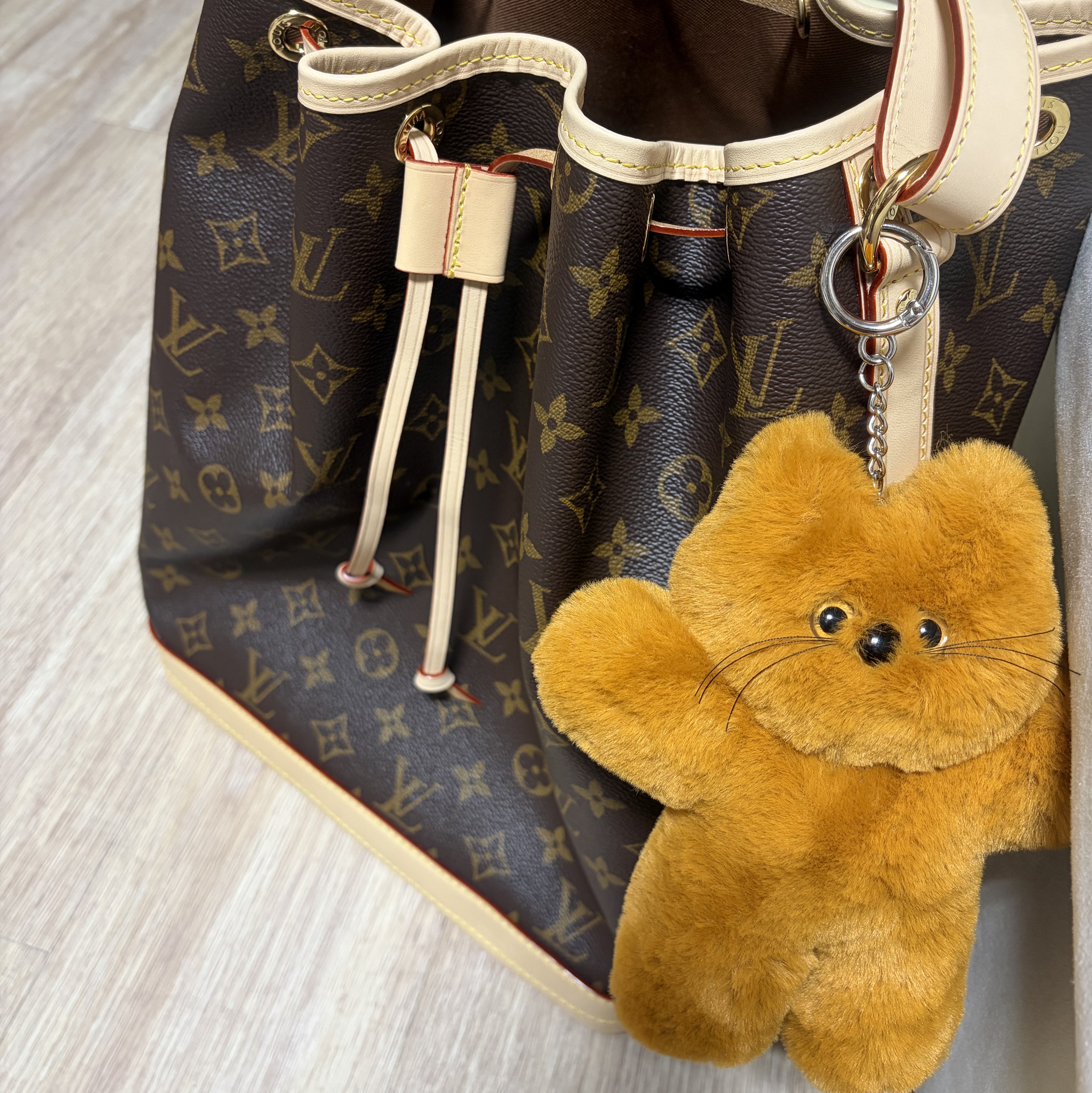 Lelbobrown Little Cat Keyring New Cheese On The Block OG 착용 스타일