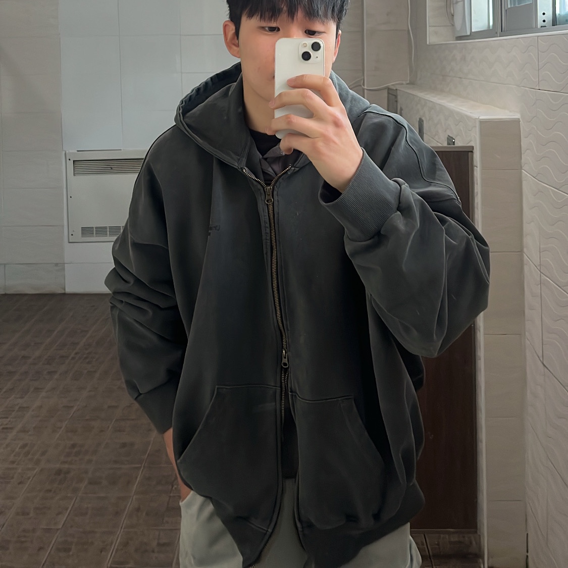 Undermycar Mu.11 Anti Fxxking Logo Play Oversized Pigment Hood Zip-up Gray 착용 스타일