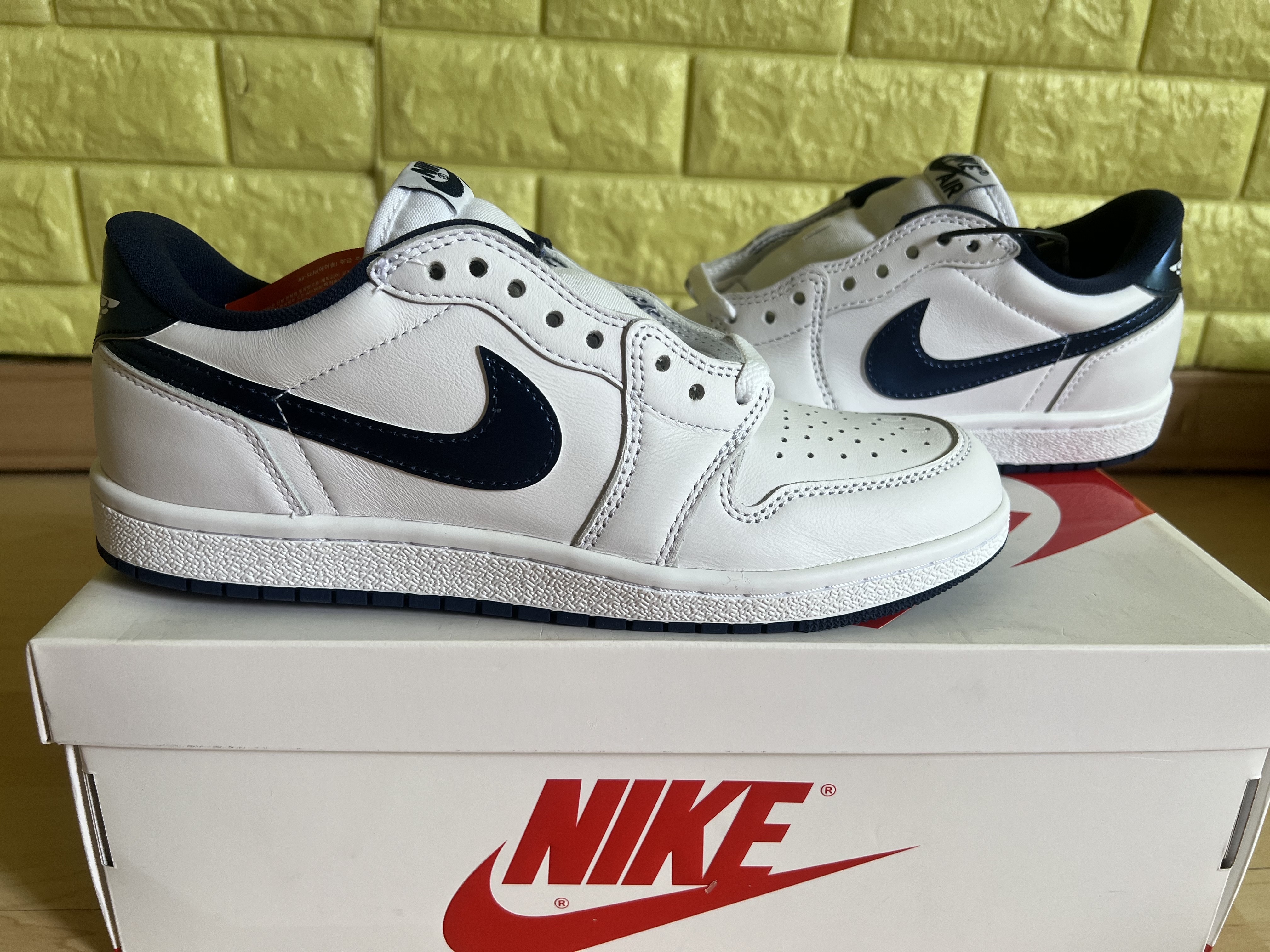 Jordan 1 Low 85 Summit White Navy 착용 스타일