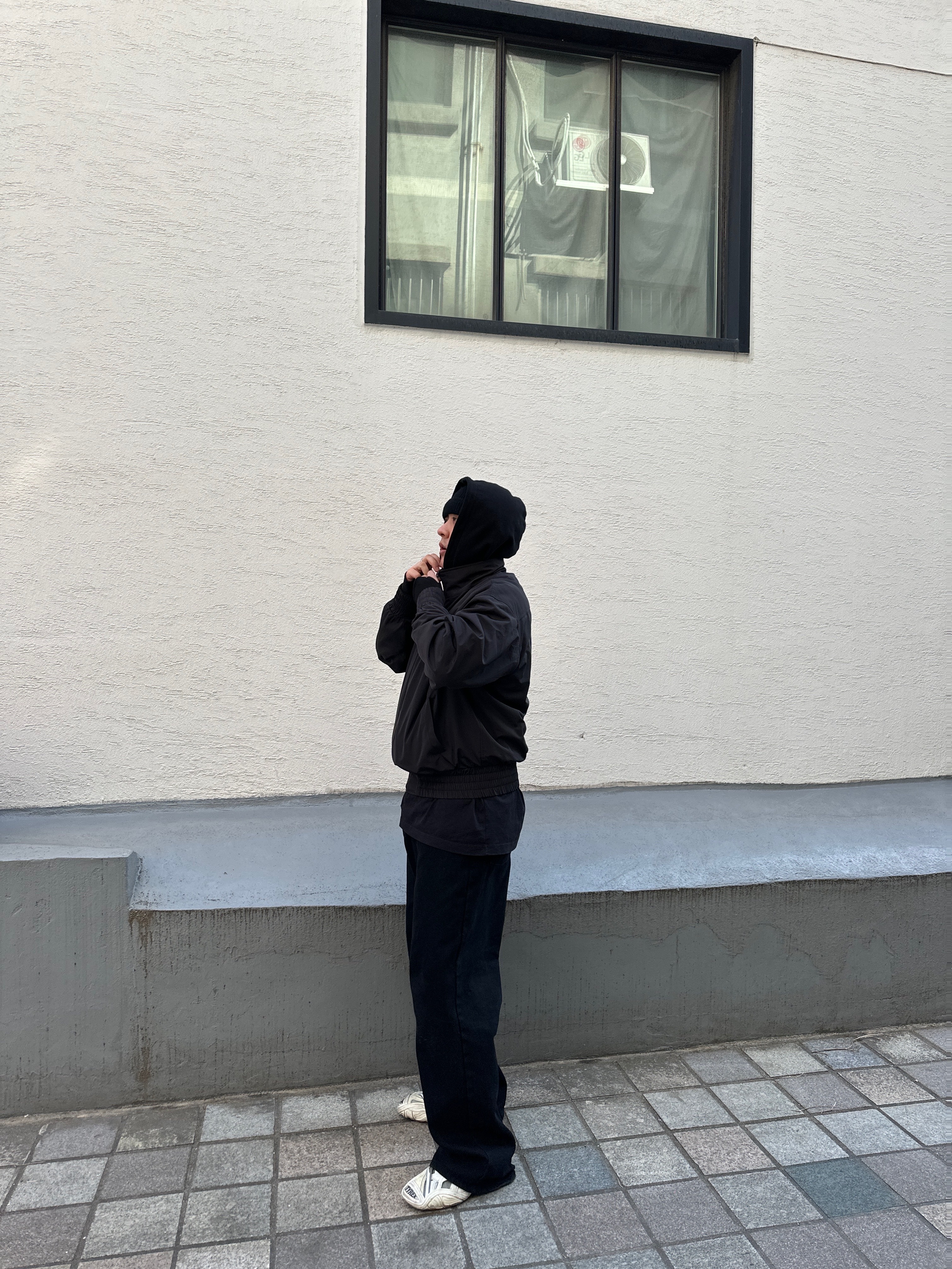AX CONNECTION Logo Cropped Work Jacket, AX CONNECTION Logo Sweat Hoodie Zip-up 착용 스타일 - 1