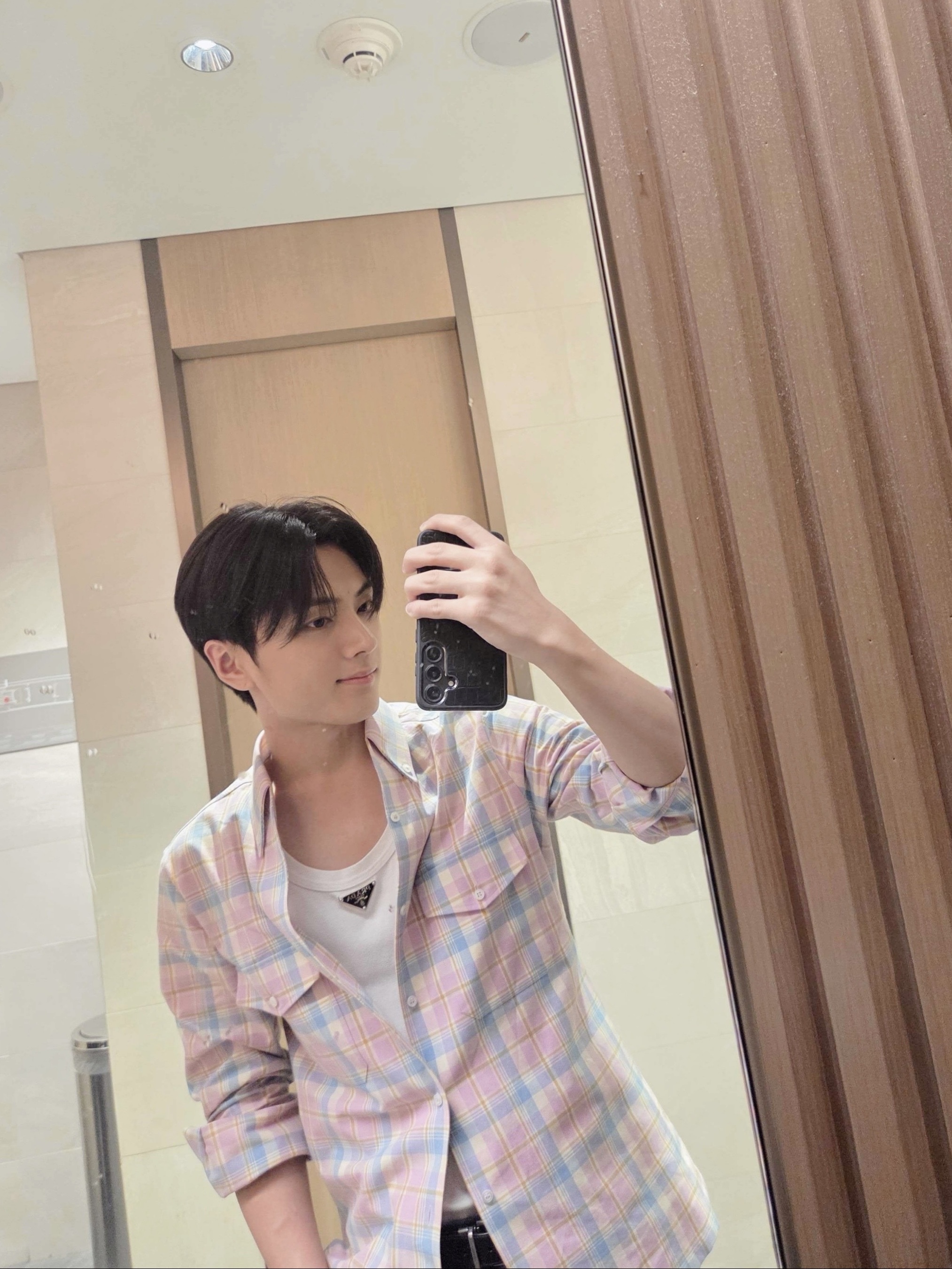 Prada Checked Cotton Button Down Shirt Alabaster Pink, Prada Cotton T-Shirt White 착용 스타일