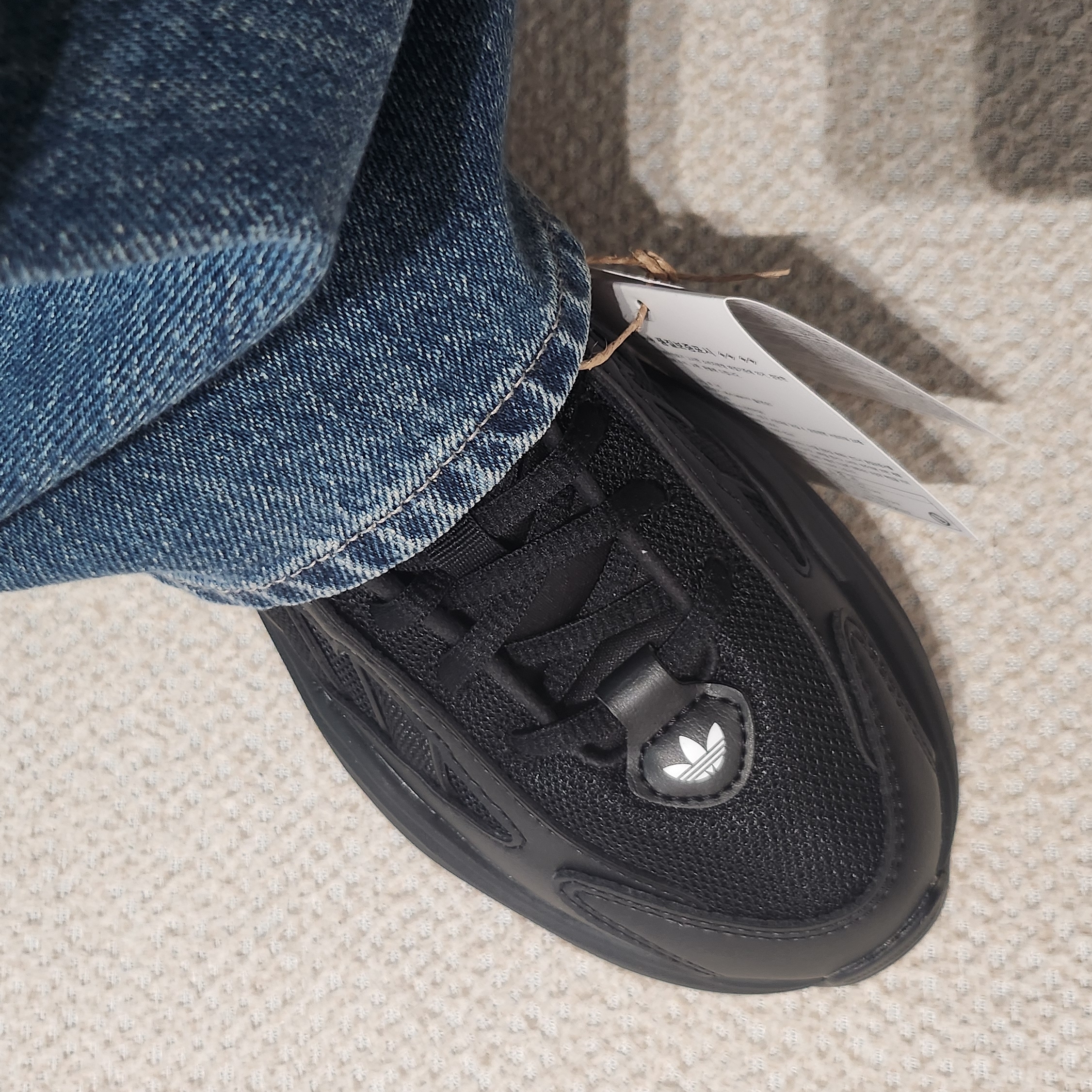 (W) Adidas Ozgaia Core Black 착용 스타일