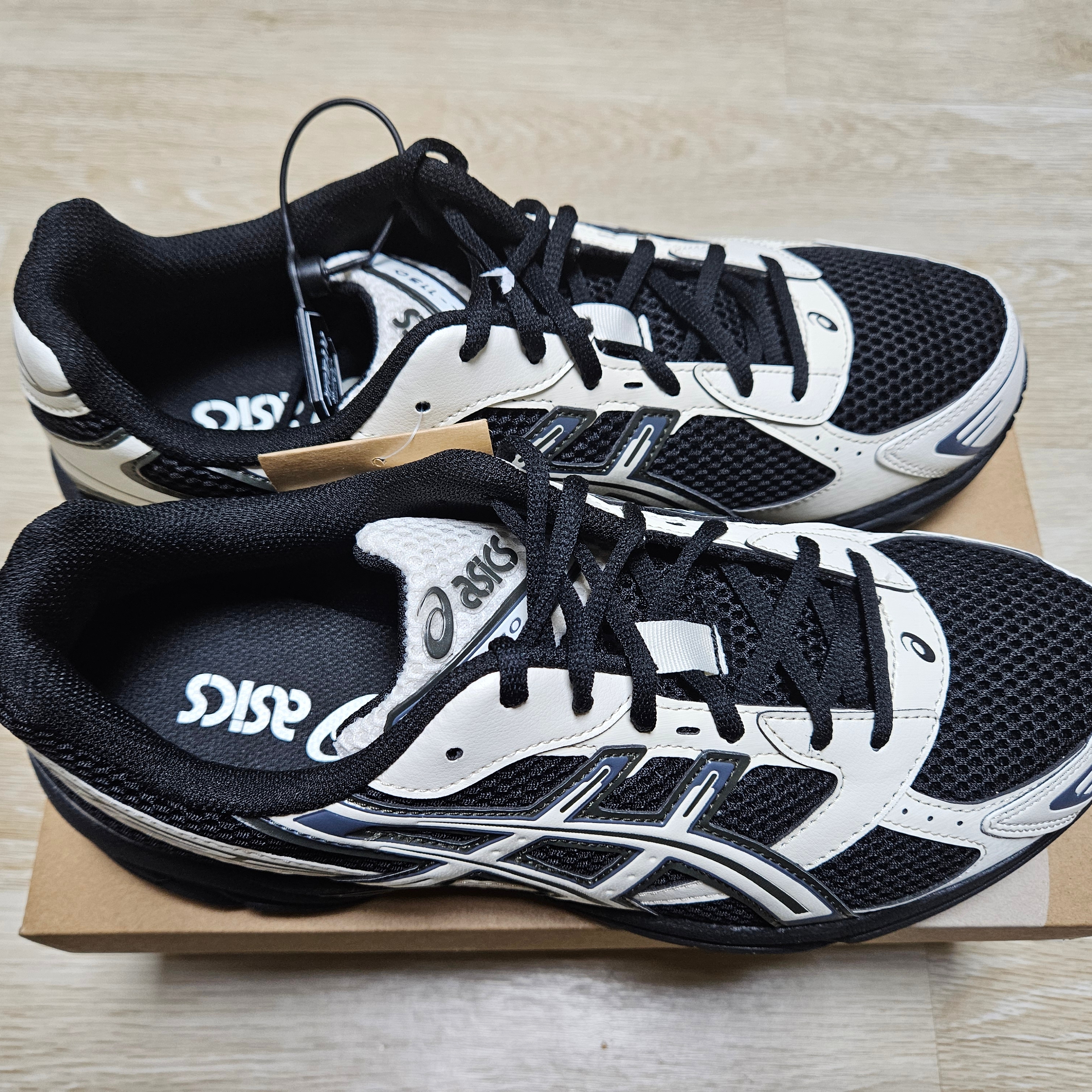 Asics Gel-1130 Black Cream 착용 스타일 - 3