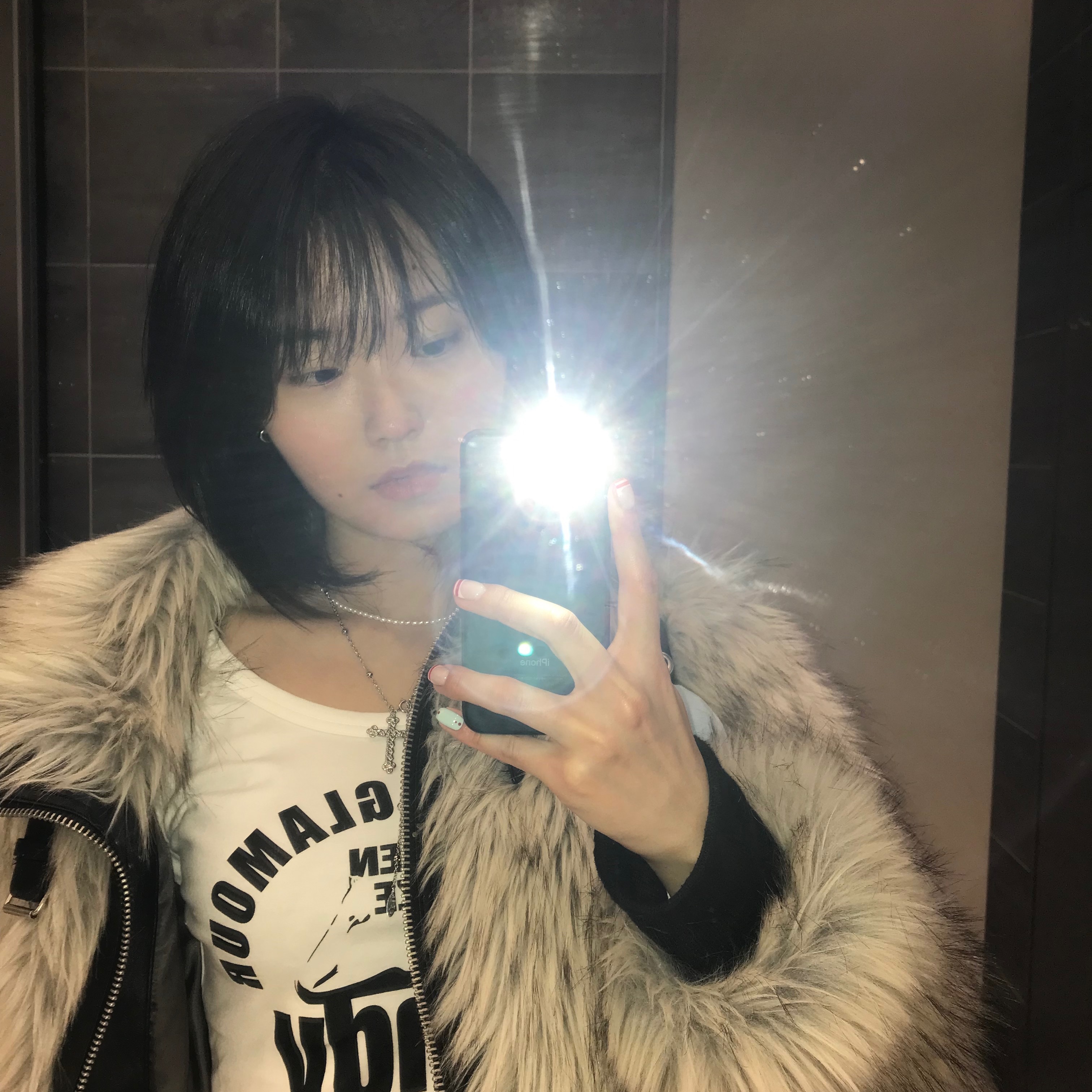 (W) Hysteric Glamour Queen Size Candy Chibi T-Shirt White, (W) Matin Kim Neck Buckle Crop Fur Jumper Ivory 착용 스타일 - 1