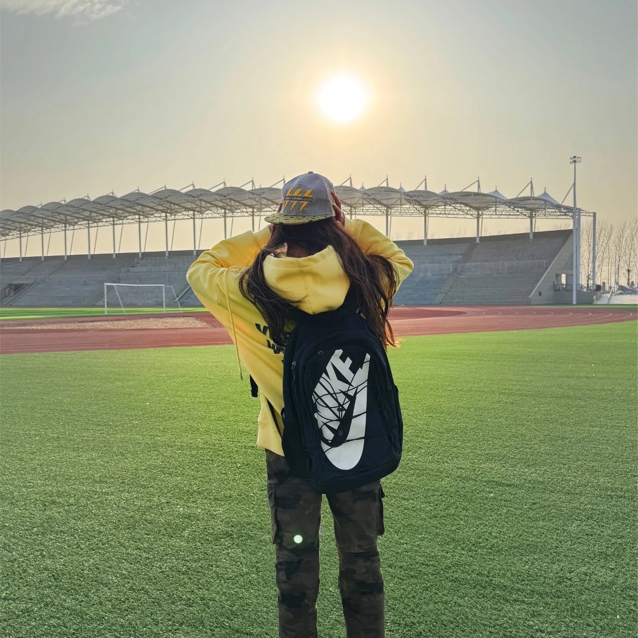 Nike Hayward Backpack 26L Black 착용 스타일 - 4