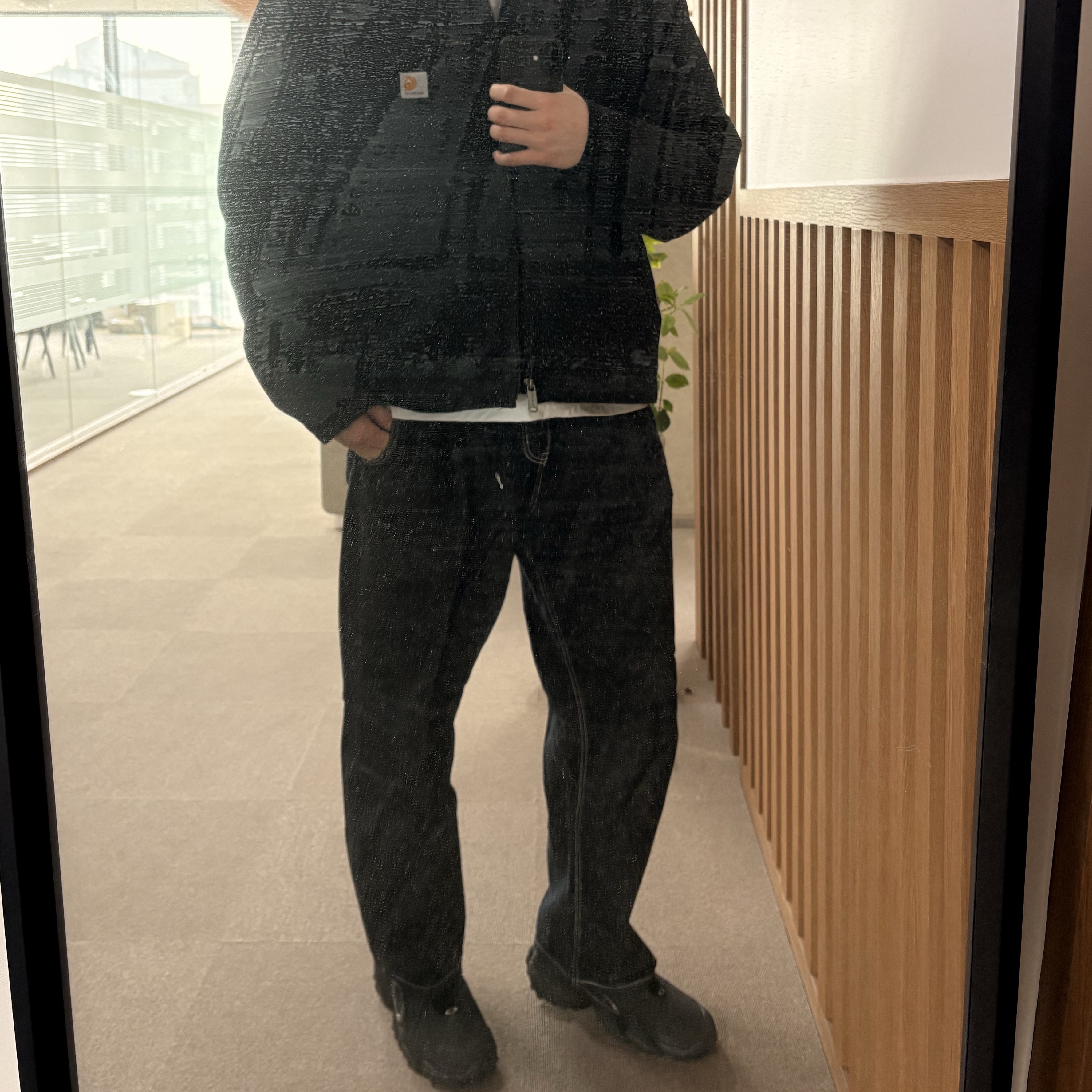 Oakley Edge Icon Blackout 착용 스타일 - 1
