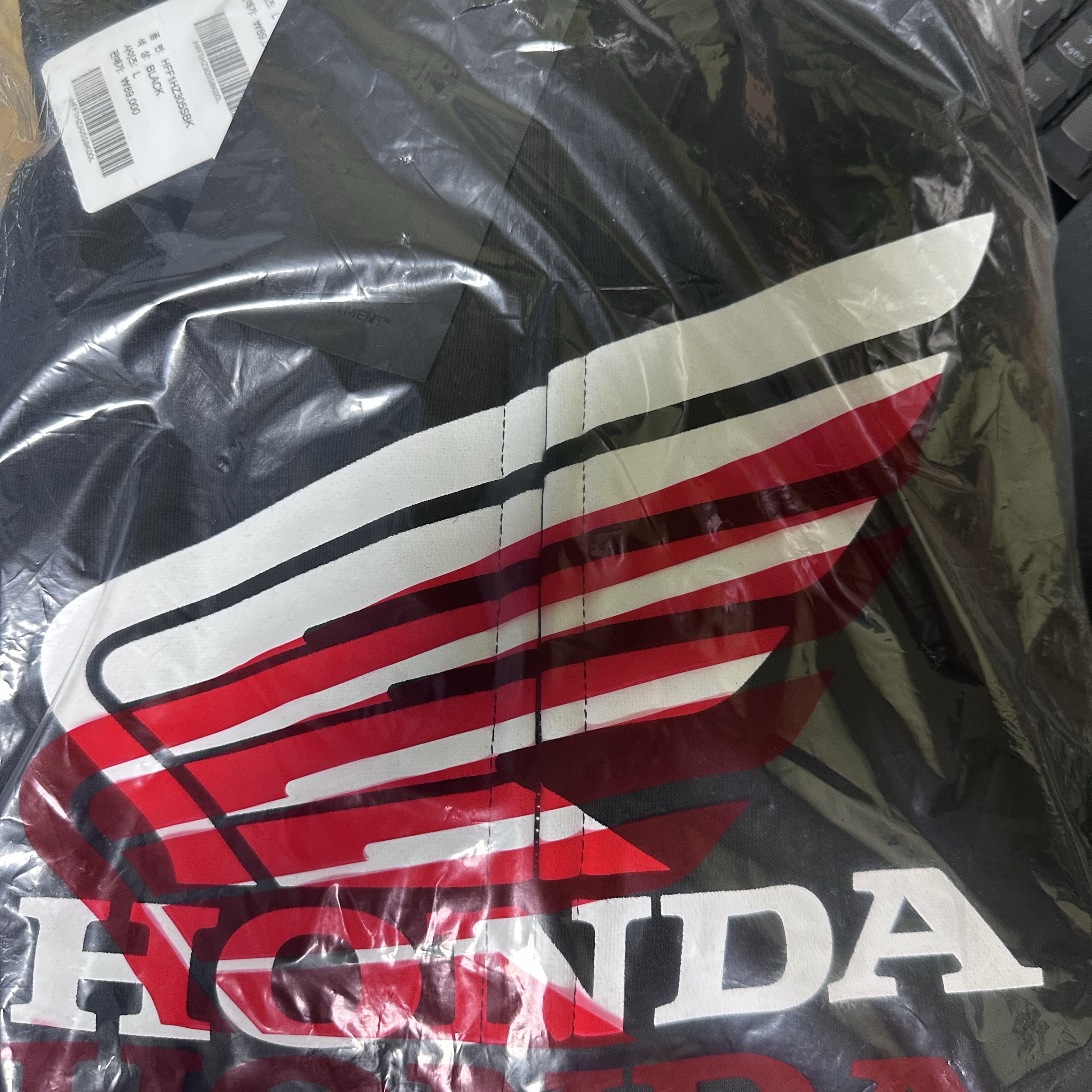 Honda Racing Logo Hoodie Zip-up_Black 착용 스타일