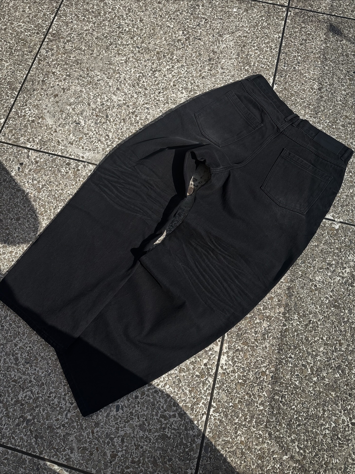AX CONNECTION Raised Surface Washed Wide Denim Pants 착용 스타일 - 3
