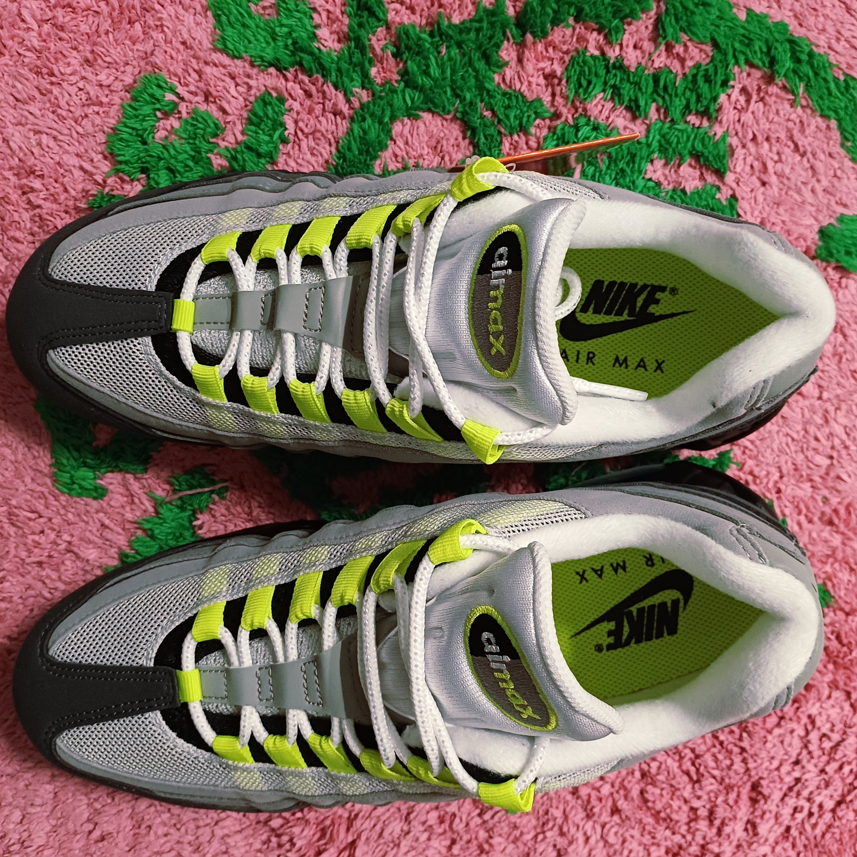 Nike Air Max 95 OG Neon 착용 스타일 - 2