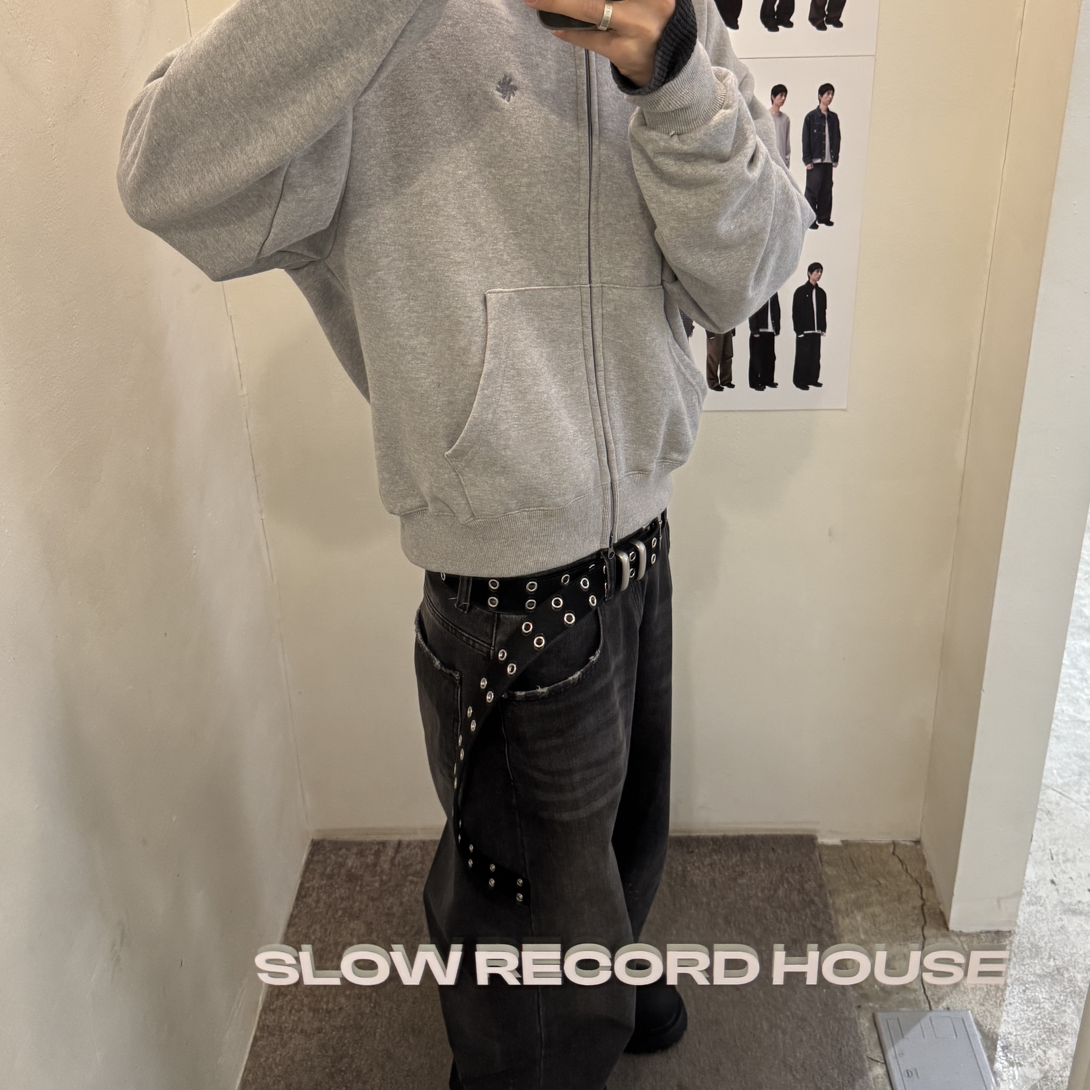 SLOW RECORD HOUSE Crop Hood Zip-Up Grey, SLOW RECORD HOUSE Washed Wide Denim Pants Black 착용 스타일 - 1