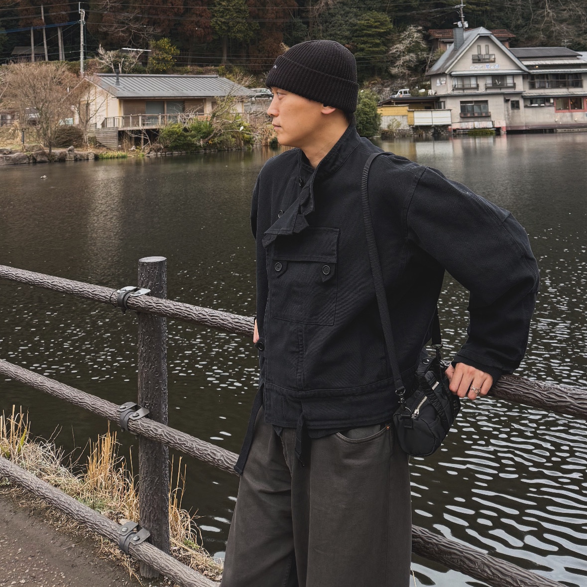 Noah Core Logo Beanie Black 착용 스타일 - 2