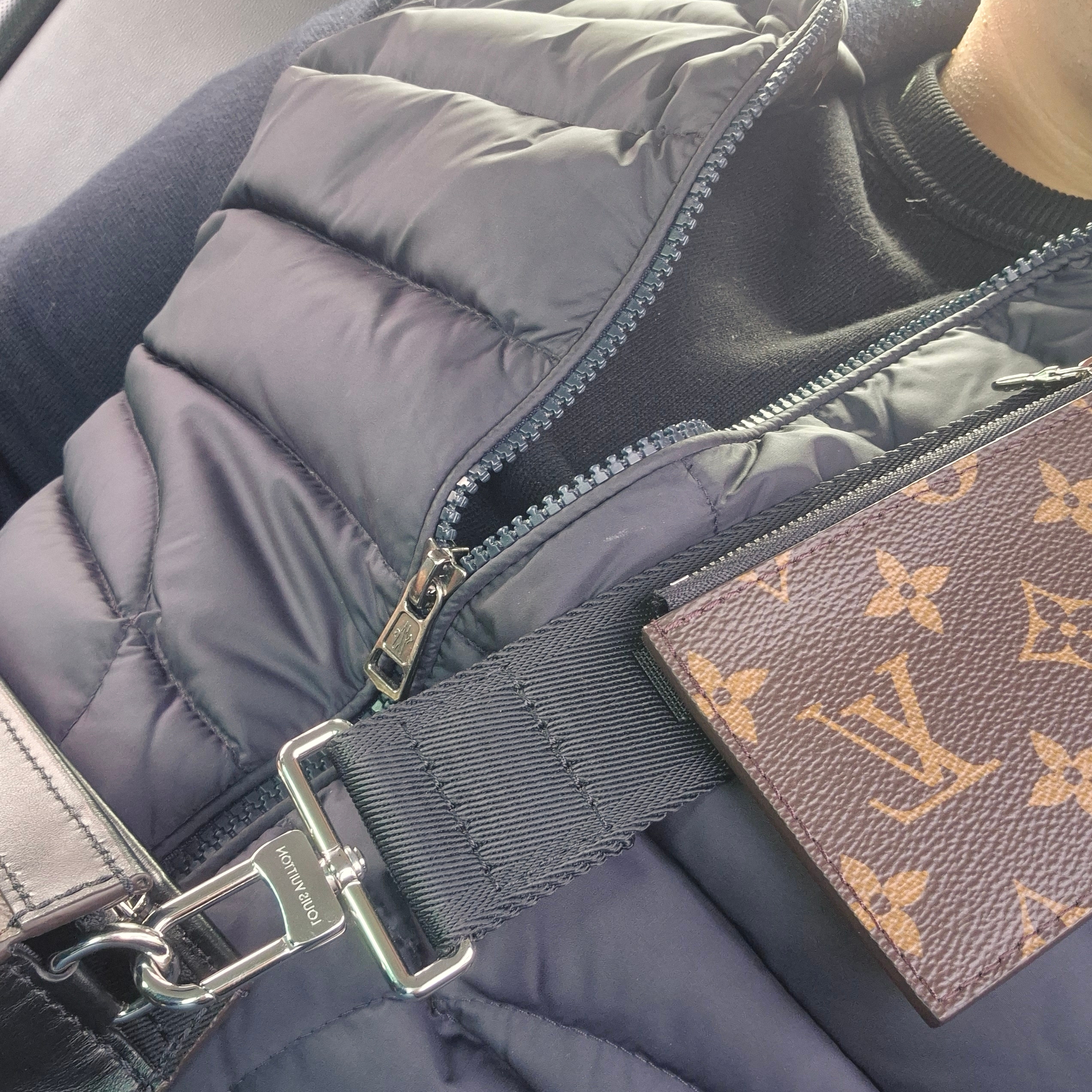 Louis Vuitton Gaston Wearable Wallet Monogram Macassar, Louis Vuitton Key Pouch Monogram 착용 스타일 - 3
