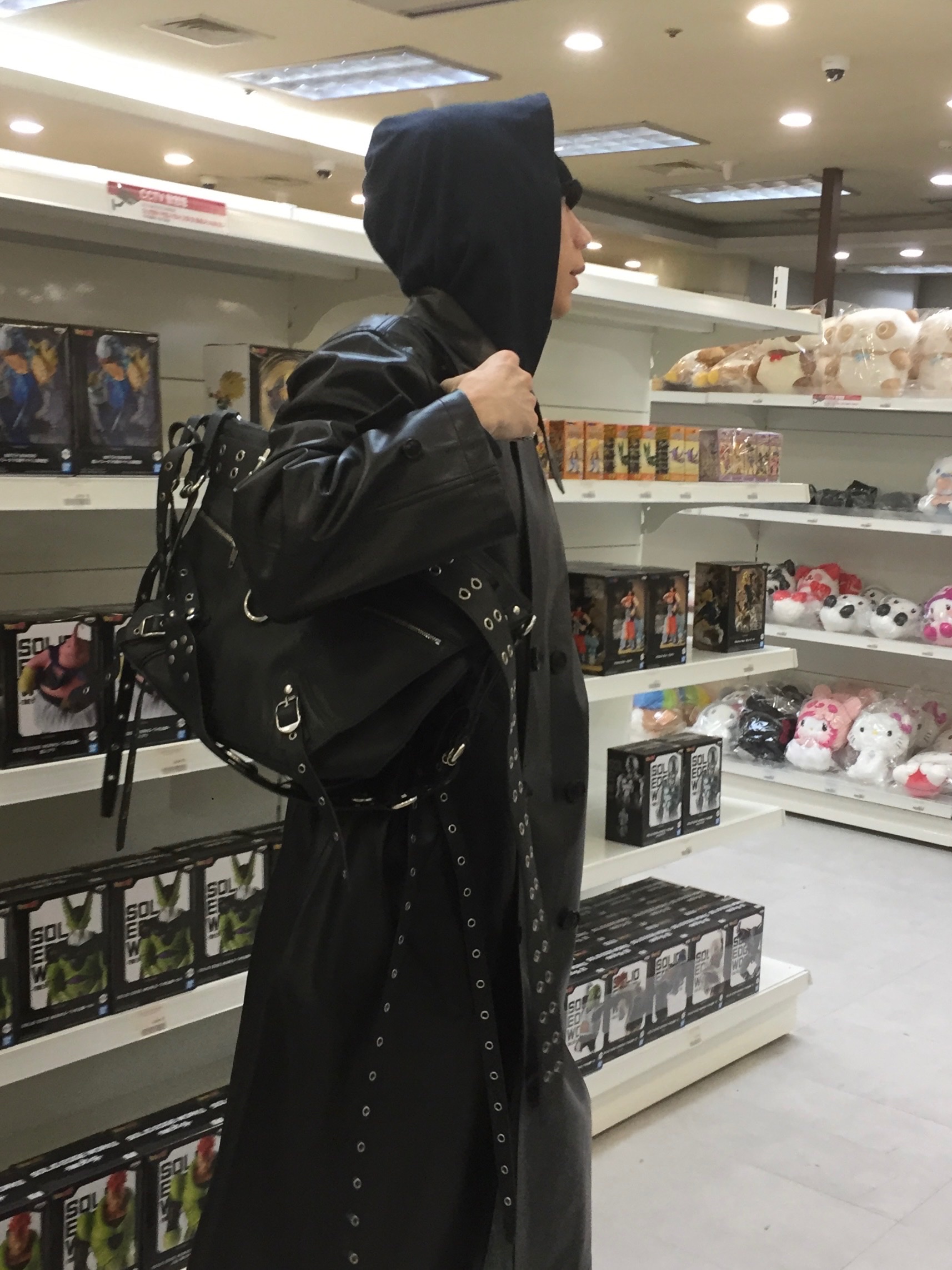 Balenciaga Romeo Mule Black, Chrome Hearts Fleur Leather Patch Cashmere Beanie Black 착용 스타일 - 4