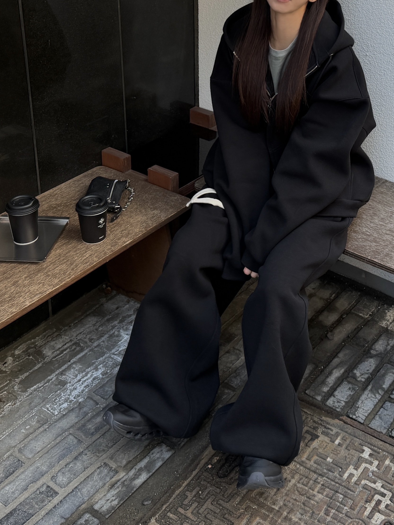 Nonnod Scuba Zip Hoodie Black, Nonnod Scuba Pajama Pants Black 착용 스타일 - 2