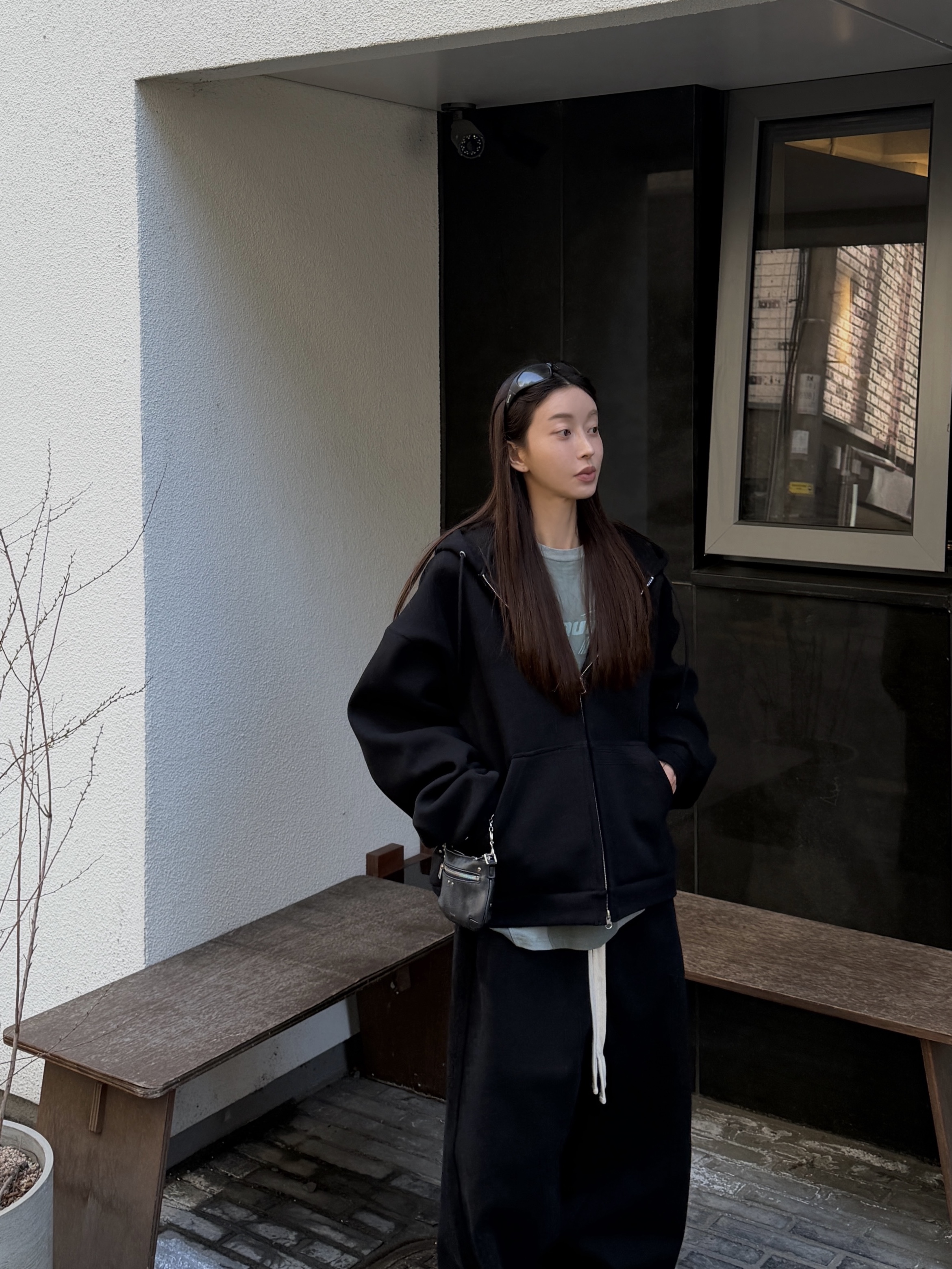 Nonnod Scuba Zip Hoodie Black, Nonnod Scuba Pajama Pants Black 착용 스타일 - 1