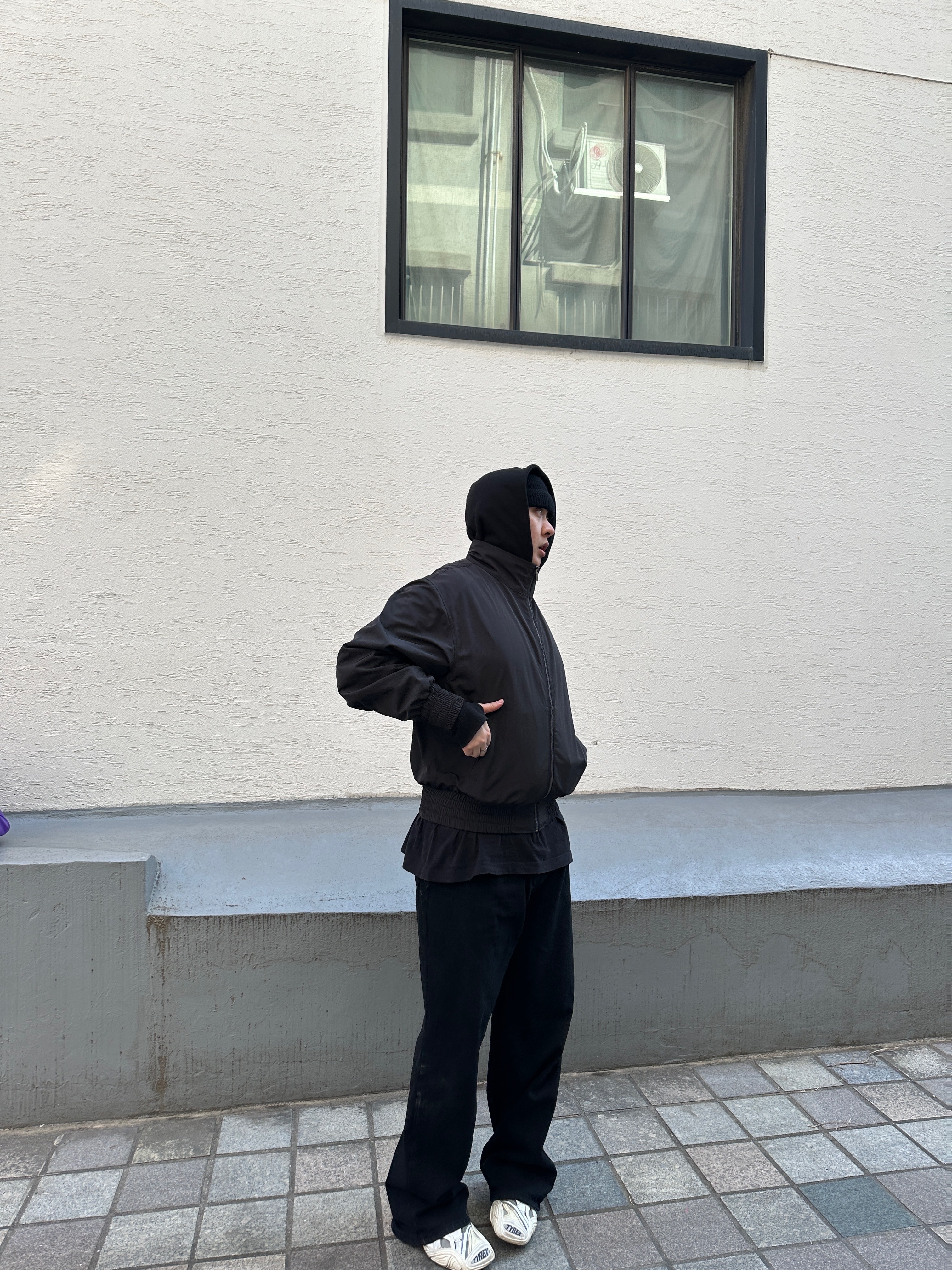 AX CONNECTION Logo Cropped Work Jacket, AX CONNECTION Logo Sweat Hoodie Zip-up 착용 스타일 - 3