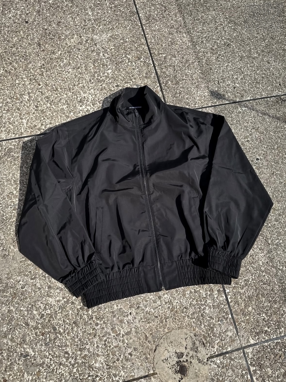 AX CONNECTION Logo Cropped Work Jacket 착용 스타일