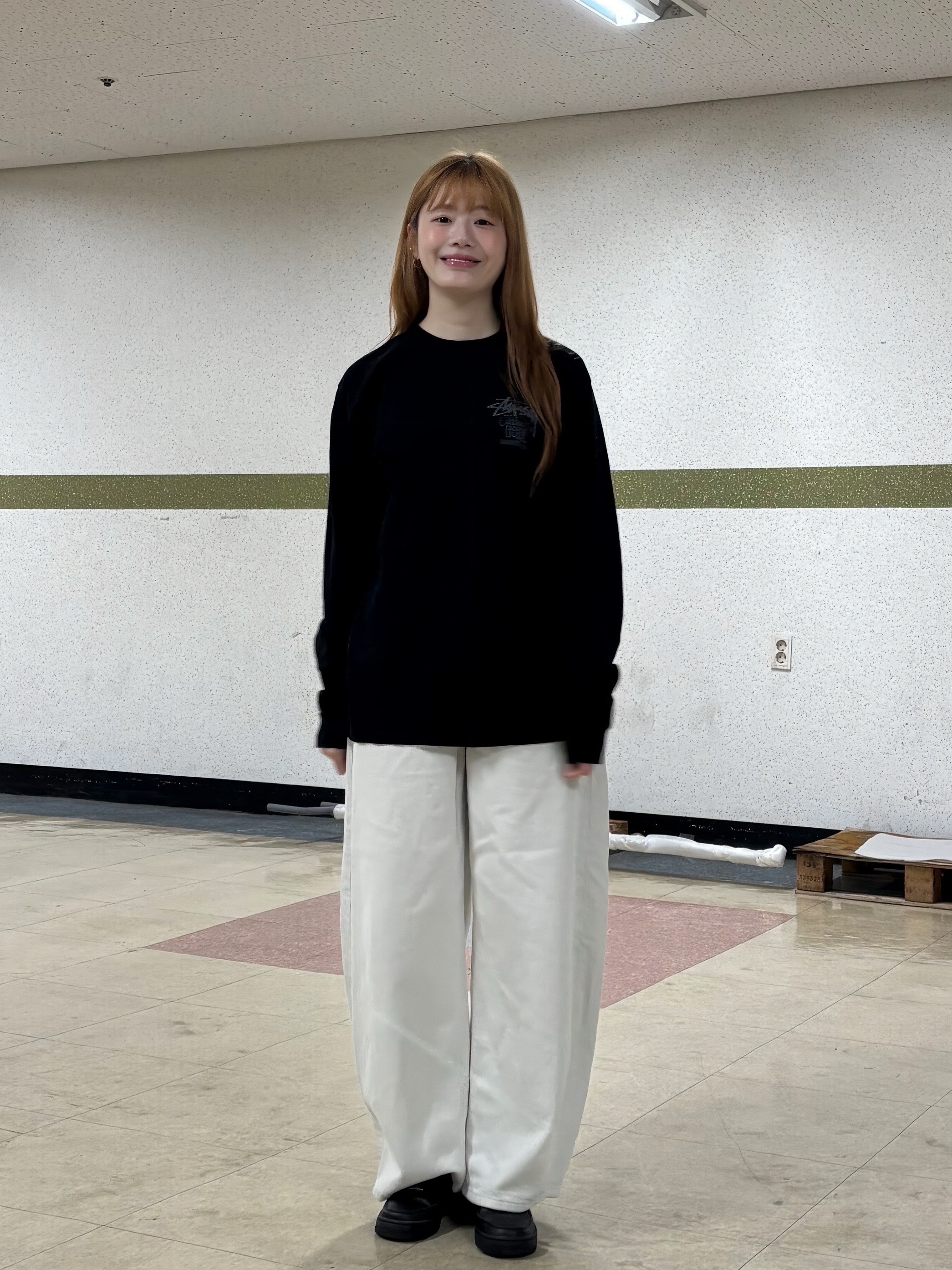 Stussy Classic Gear Pigment Dyed LS T-Shirt Black, (W) Nike Air Force 1 '07 Low Triple Black 착용 스타일 - 4